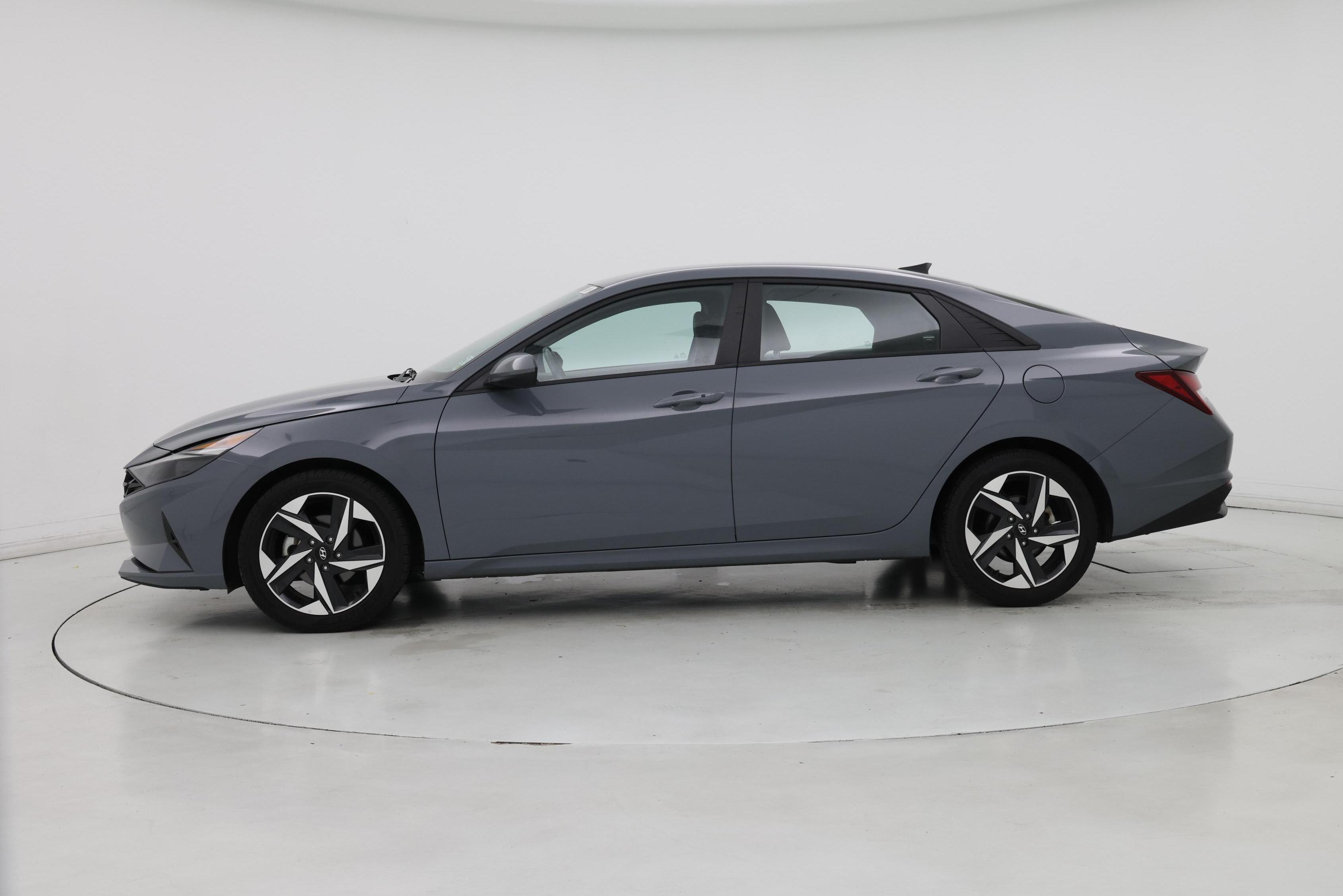 Thumbnail: 2023 Hyundai Elantra - 3