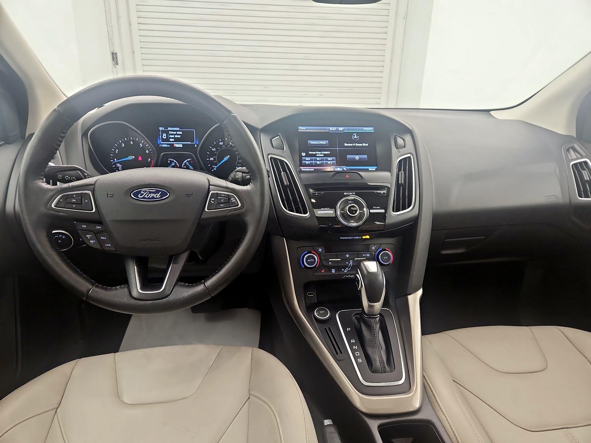 Thumbnail: 2015 Ford Focus - 9