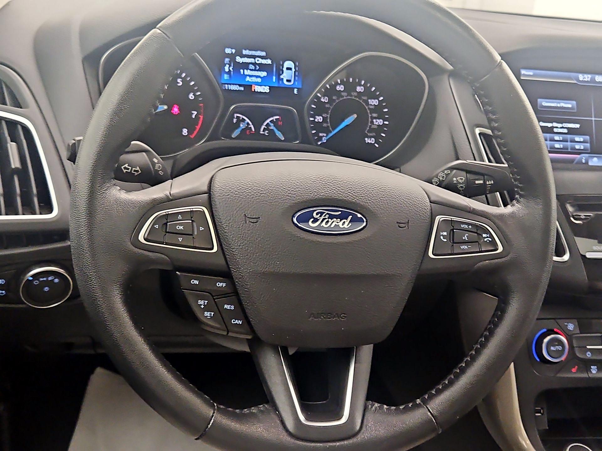 Thumbnail: 2015 Ford Focus - 10