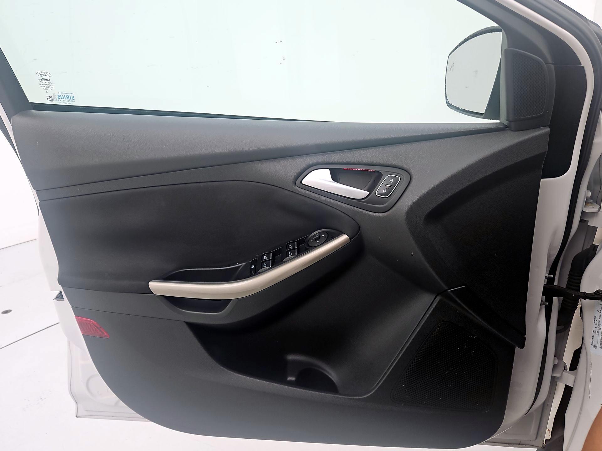 Thumbnail: 2015 Ford Focus - 12