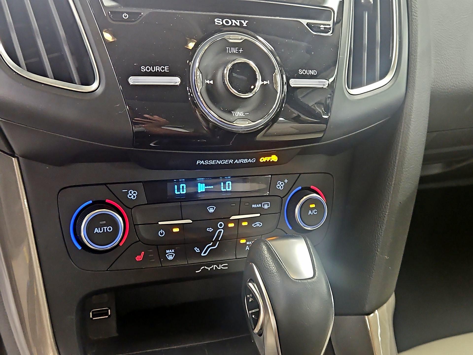 Thumbnail: 2015 Ford Focus - 16