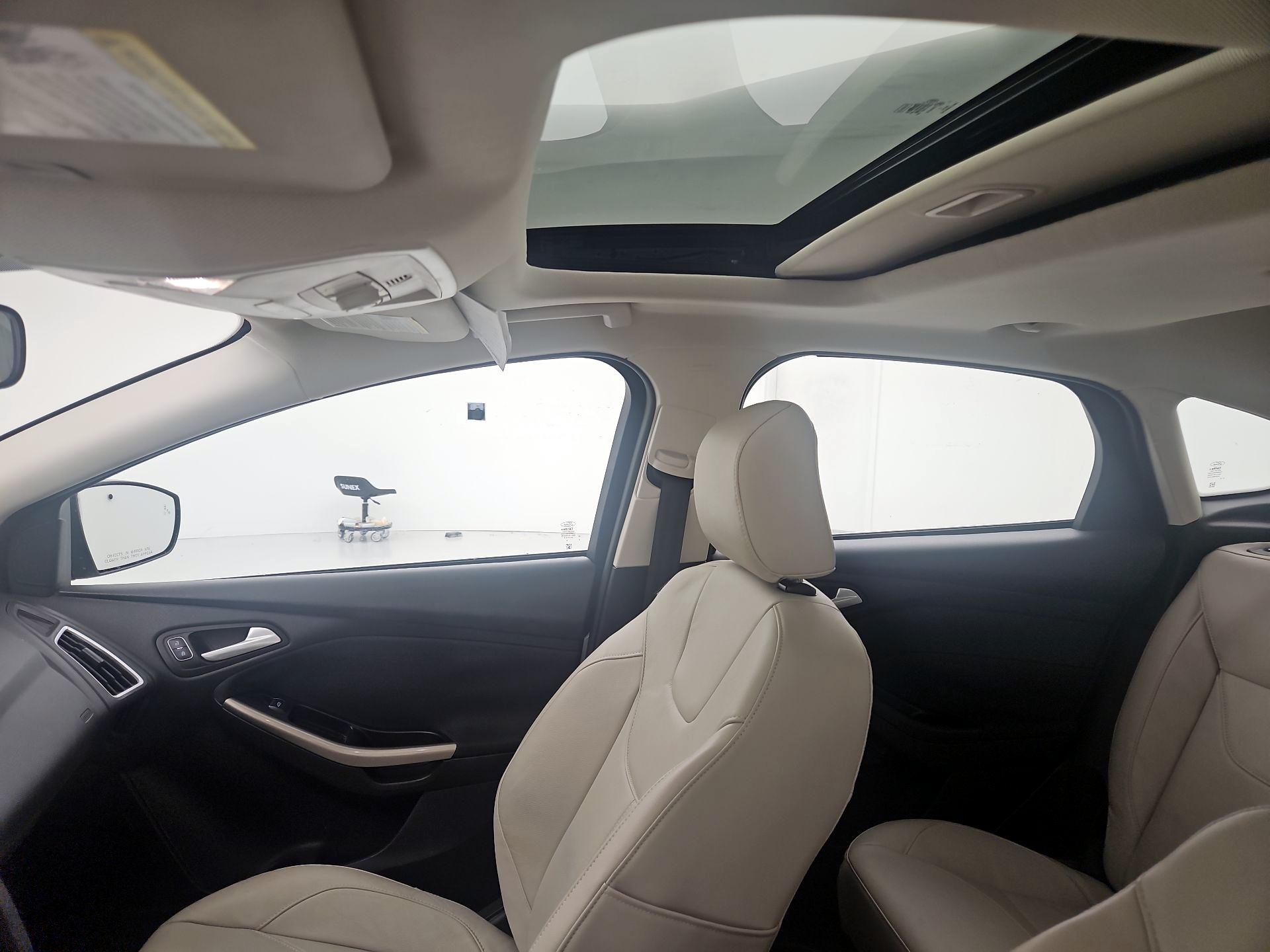 Thumbnail: 2015 Ford Focus - 19