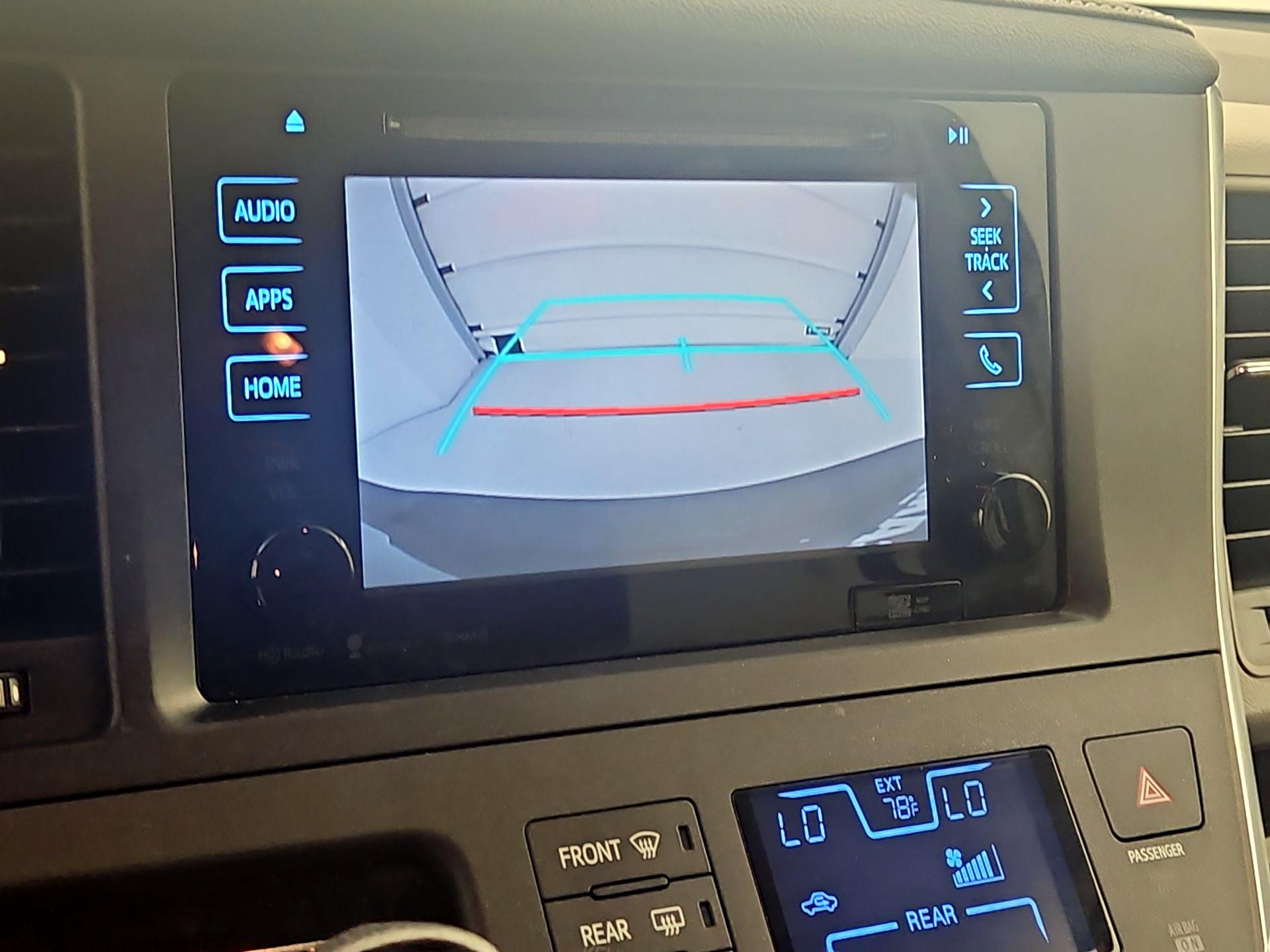 Thumbnail: 2017 Toyota Sienna - 14