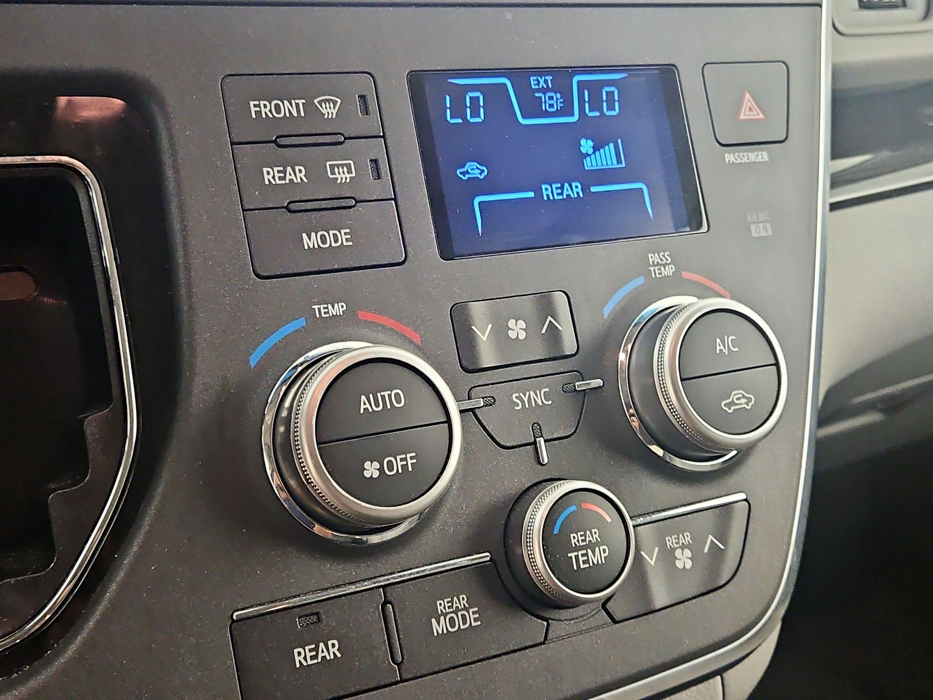 Thumbnail: 2017 Toyota Sienna - 16