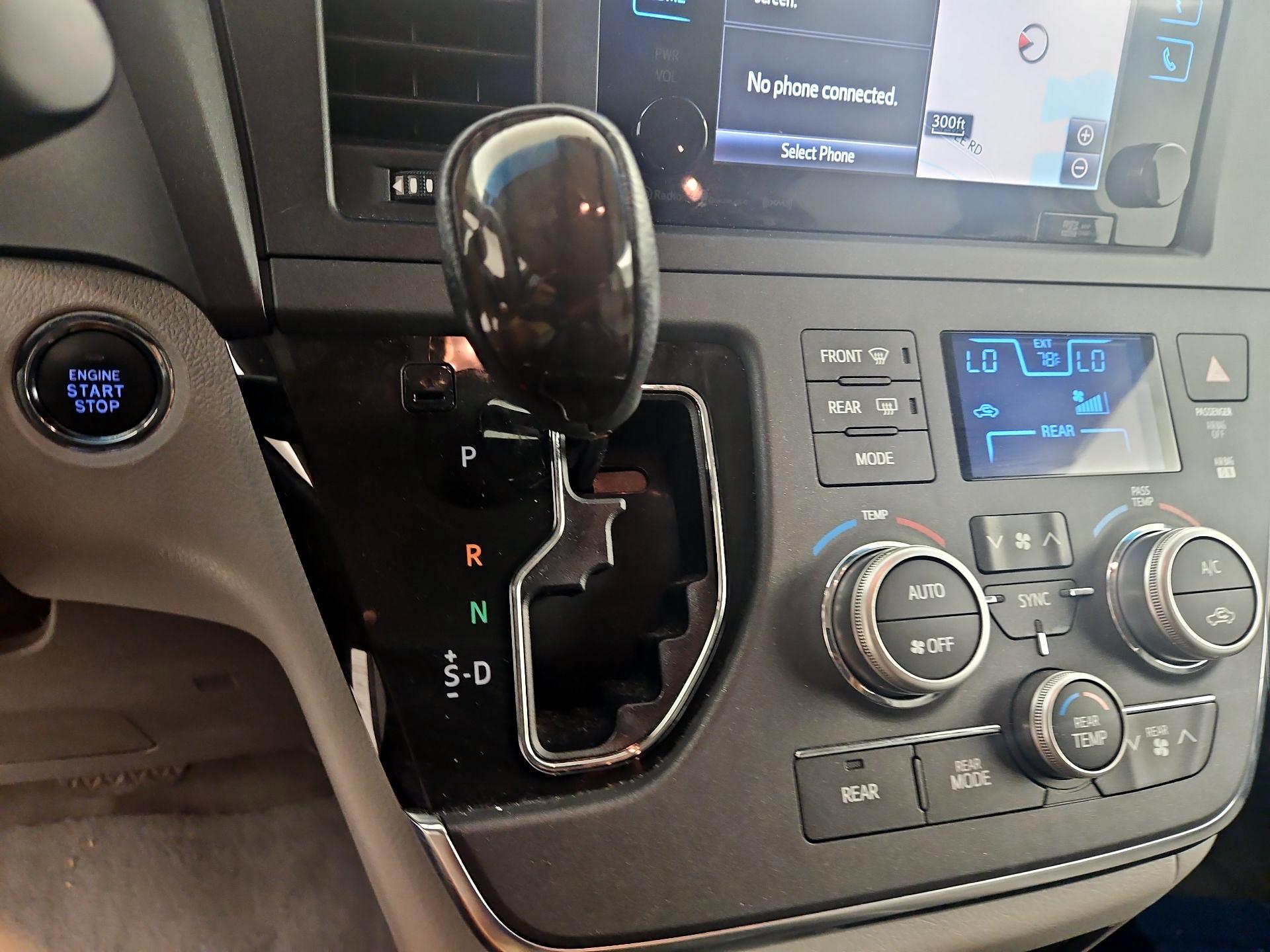 Thumbnail: 2017 Toyota Sienna - 17