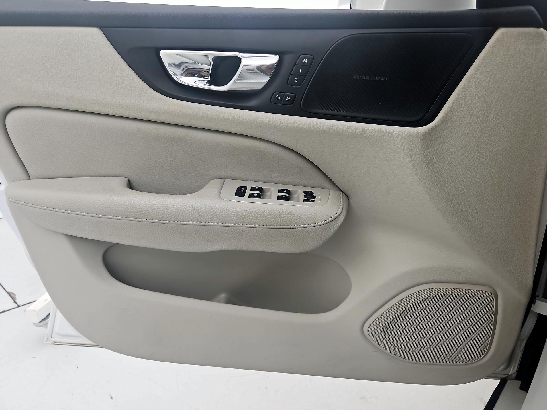 Thumbnail: 2019 Volvo S60 - 12