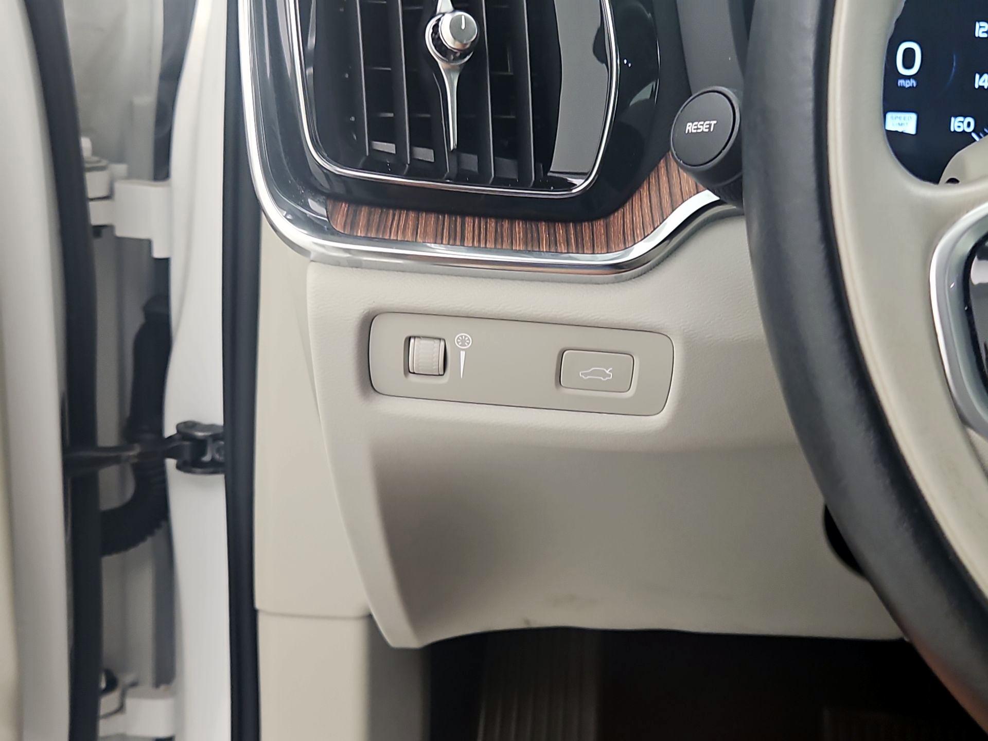 Thumbnail: 2019 Volvo S60 - 13