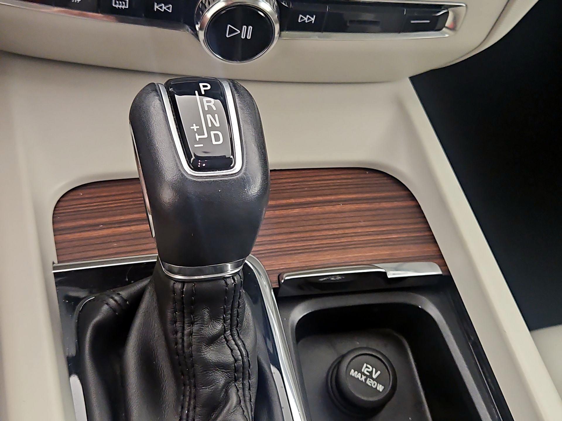 Thumbnail: 2019 Volvo S60 - 17