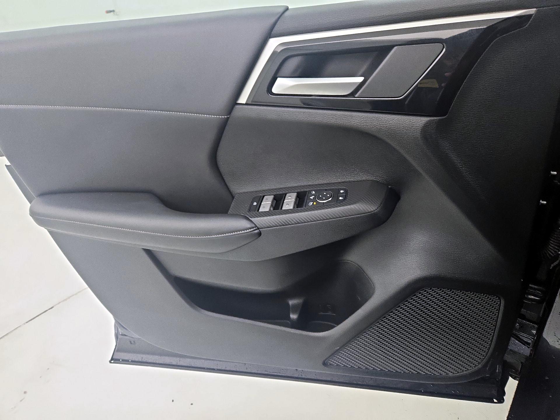 Thumbnail: 2024 Mitsubishi Outlander - 12
