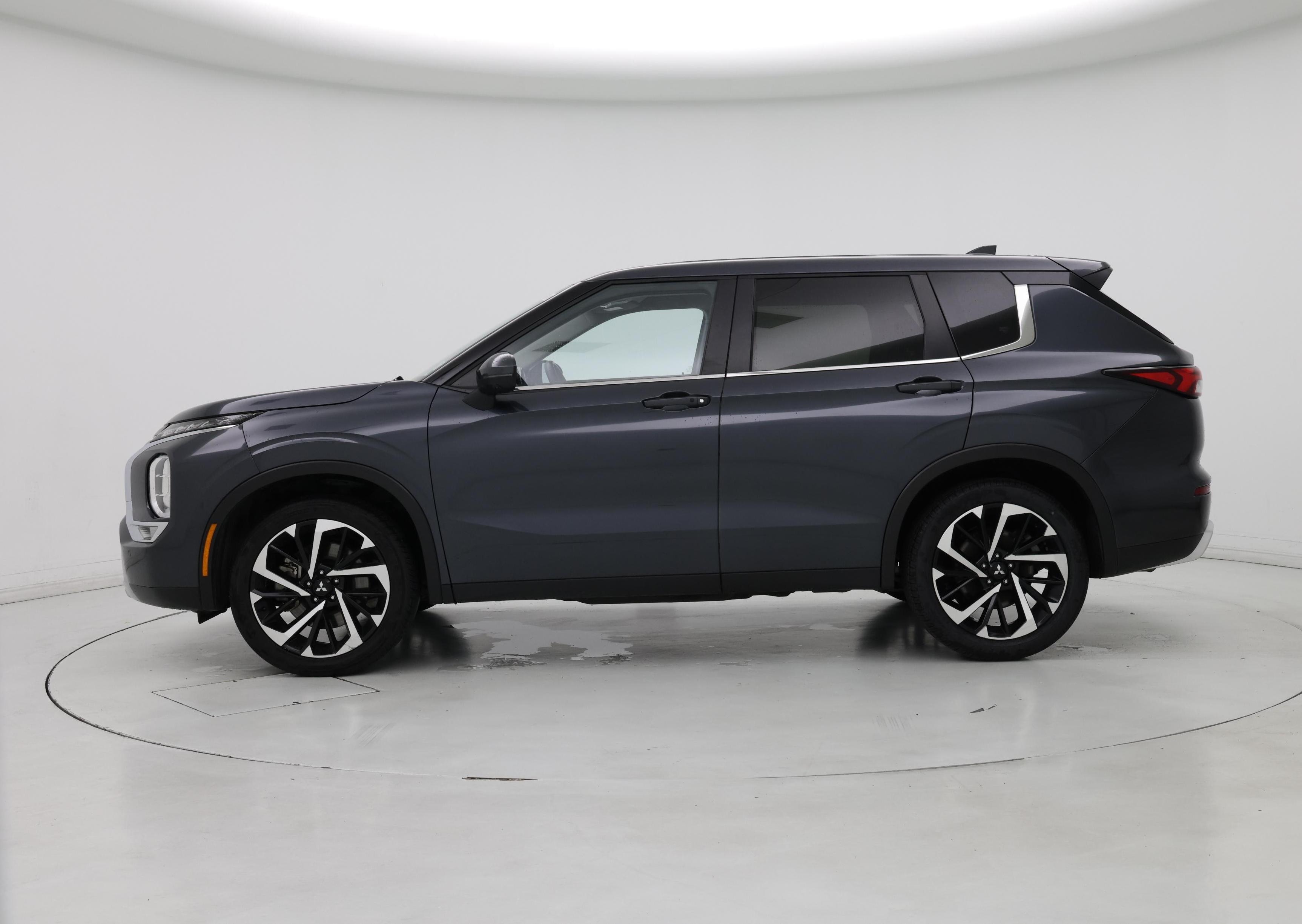 Thumbnail: 2024 Mitsubishi Outlander - 3