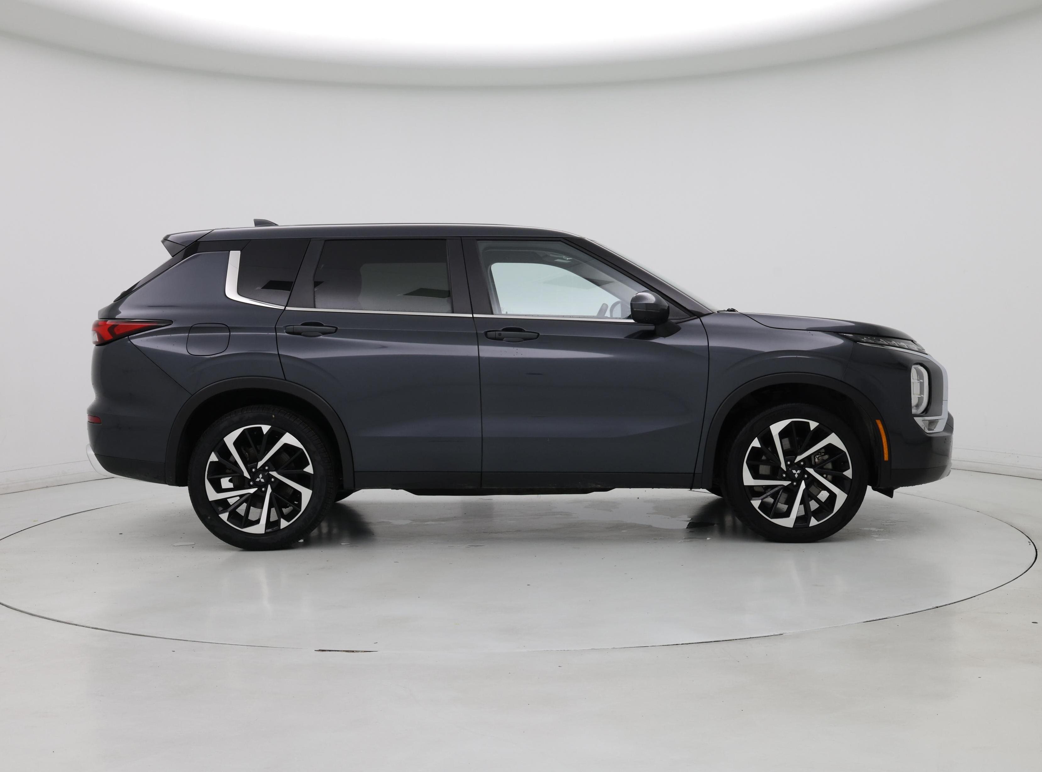 Thumbnail: 2024 Mitsubishi Outlander - 7