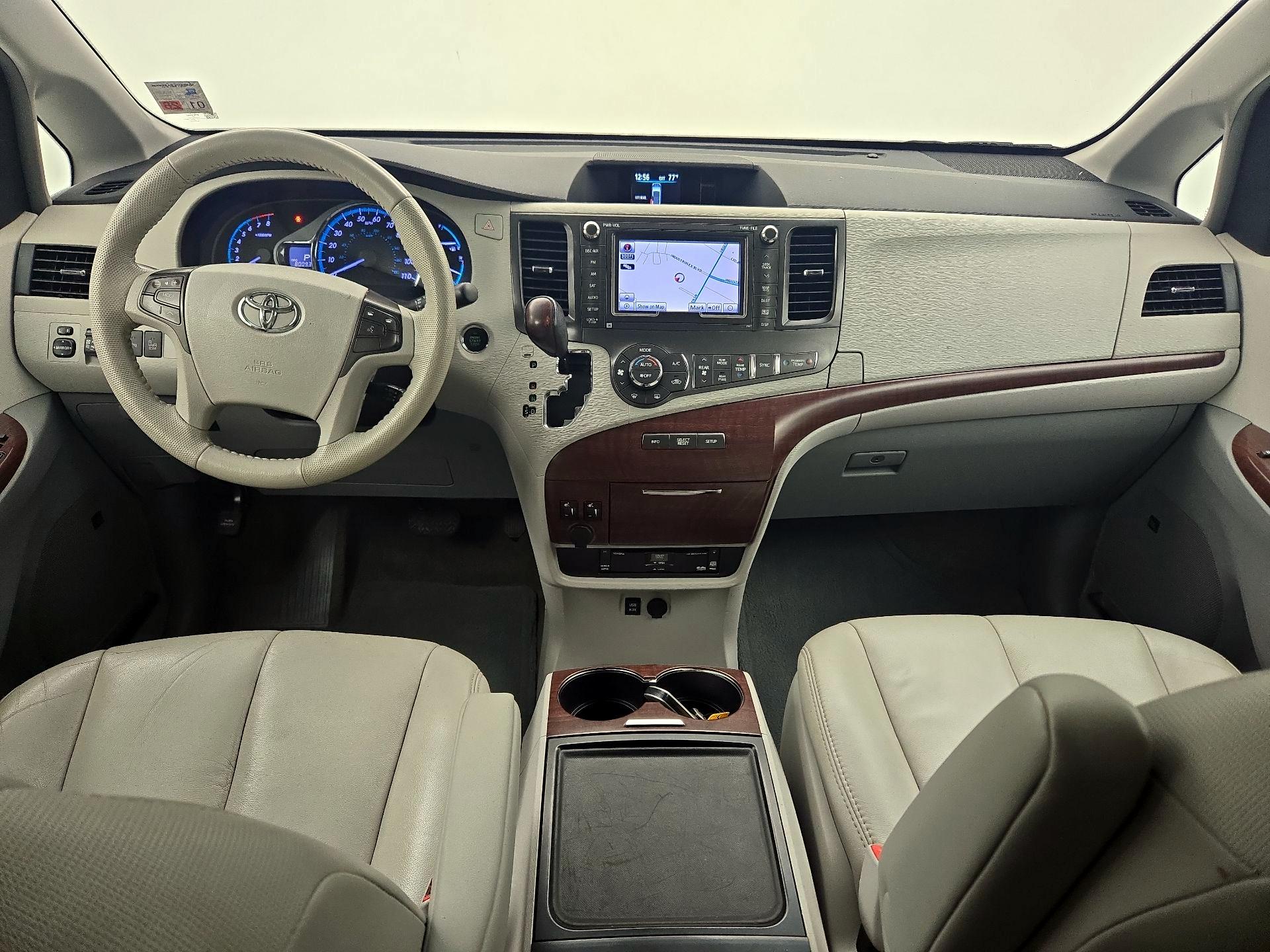 Thumbnail: 2014 Toyota Sienna - 9
