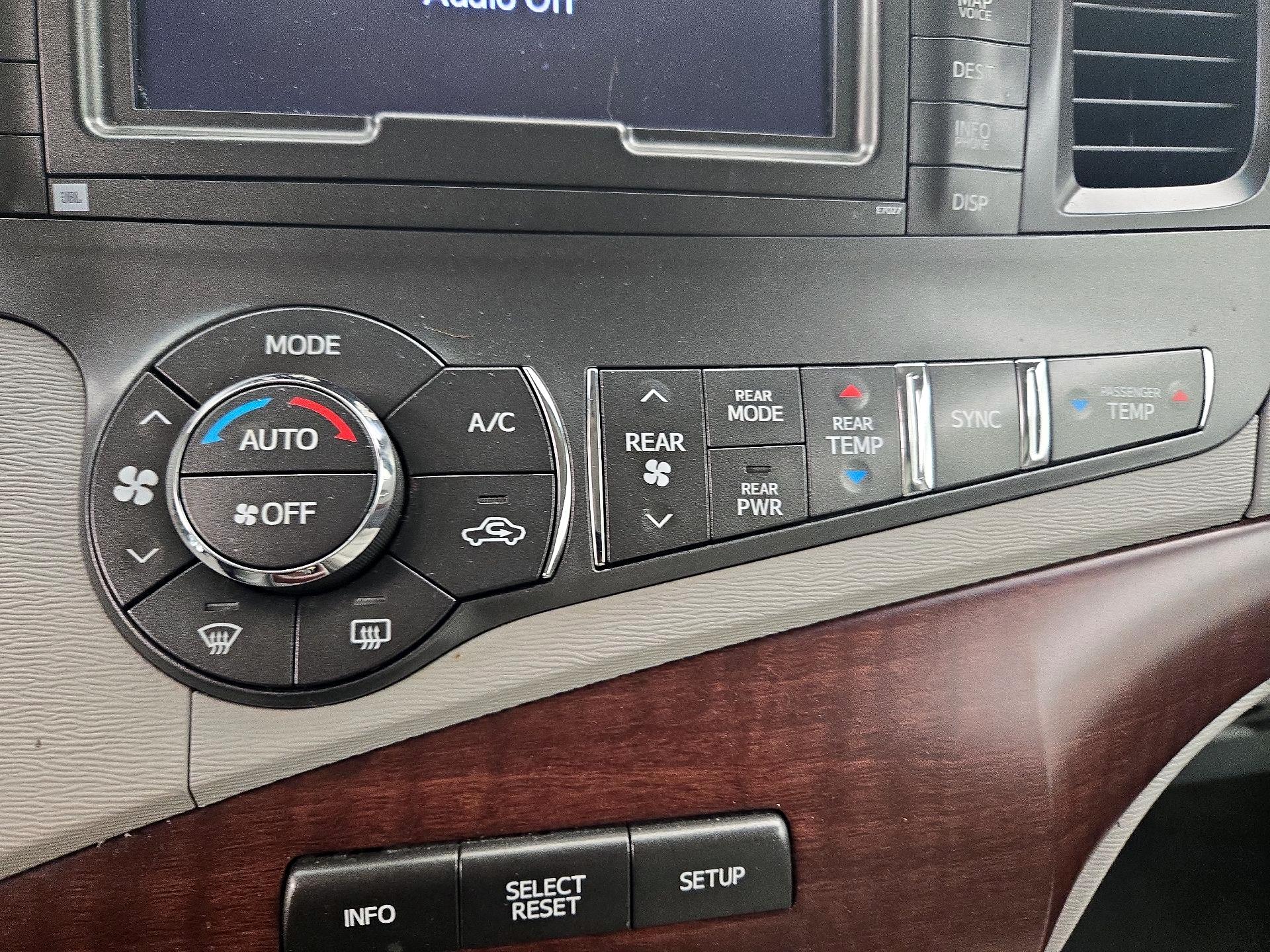 Thumbnail: 2014 Toyota Sienna - 17