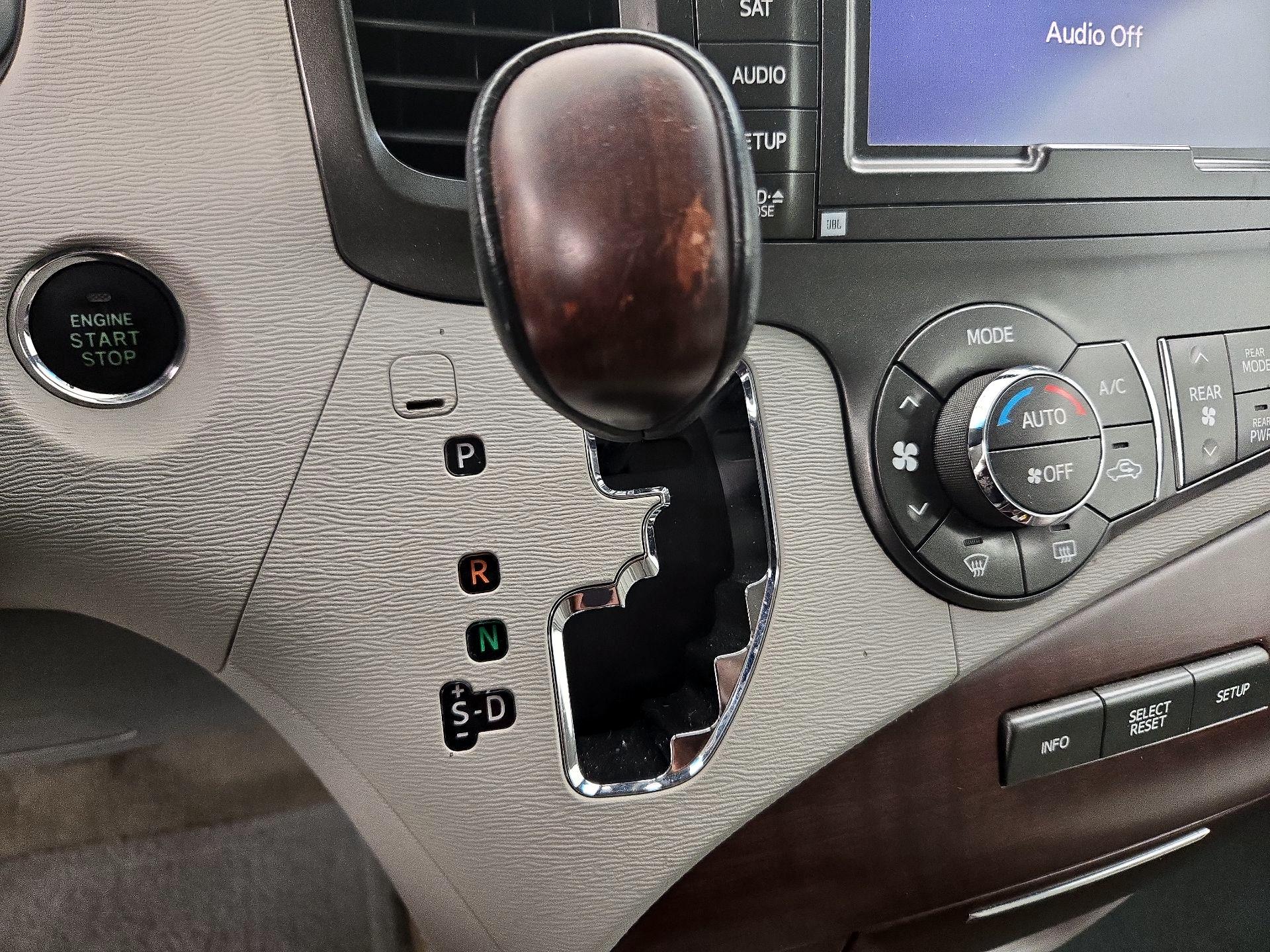 Thumbnail: 2014 Toyota Sienna - 18