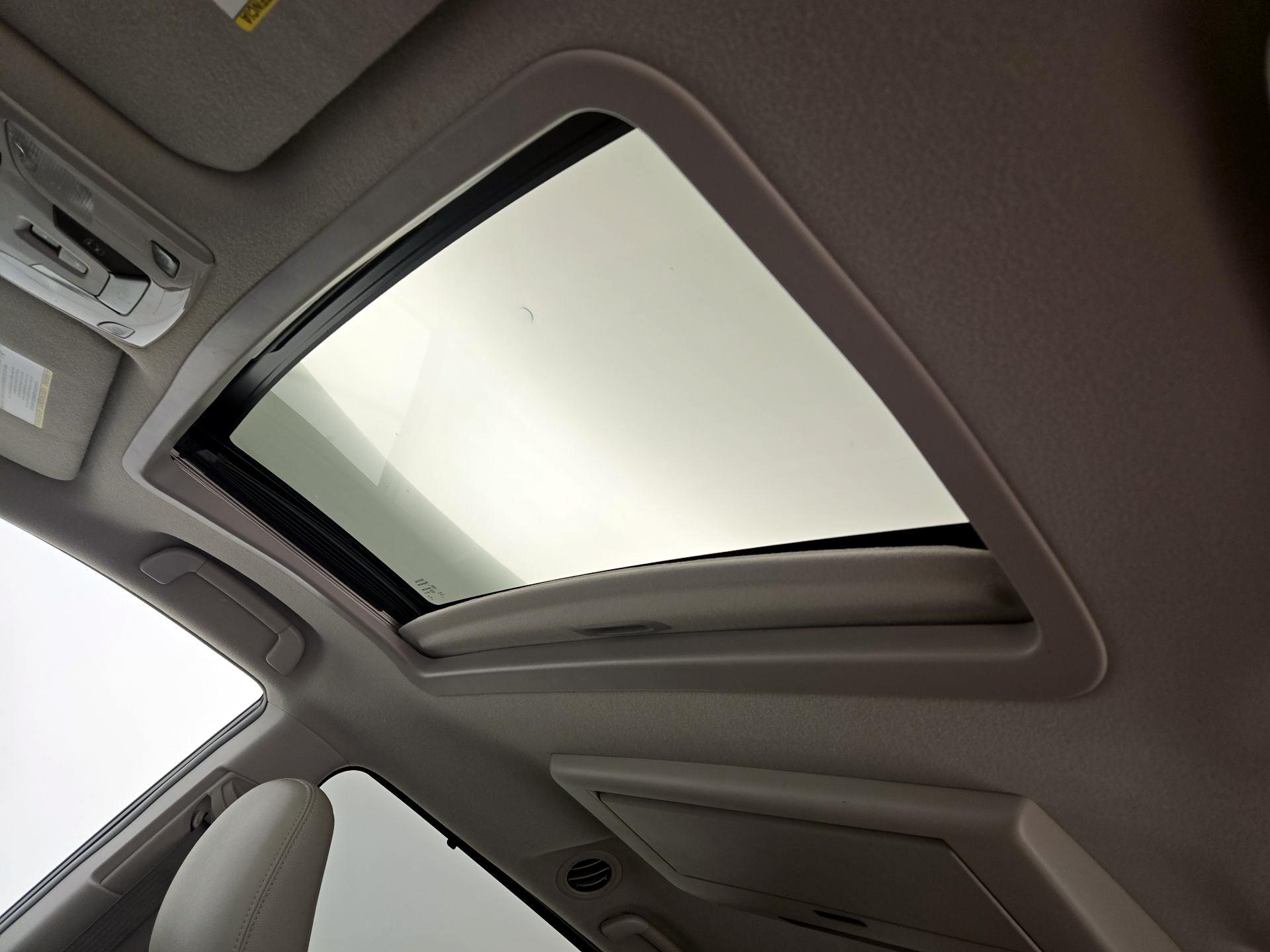Thumbnail: 2014 Toyota Sienna - 19