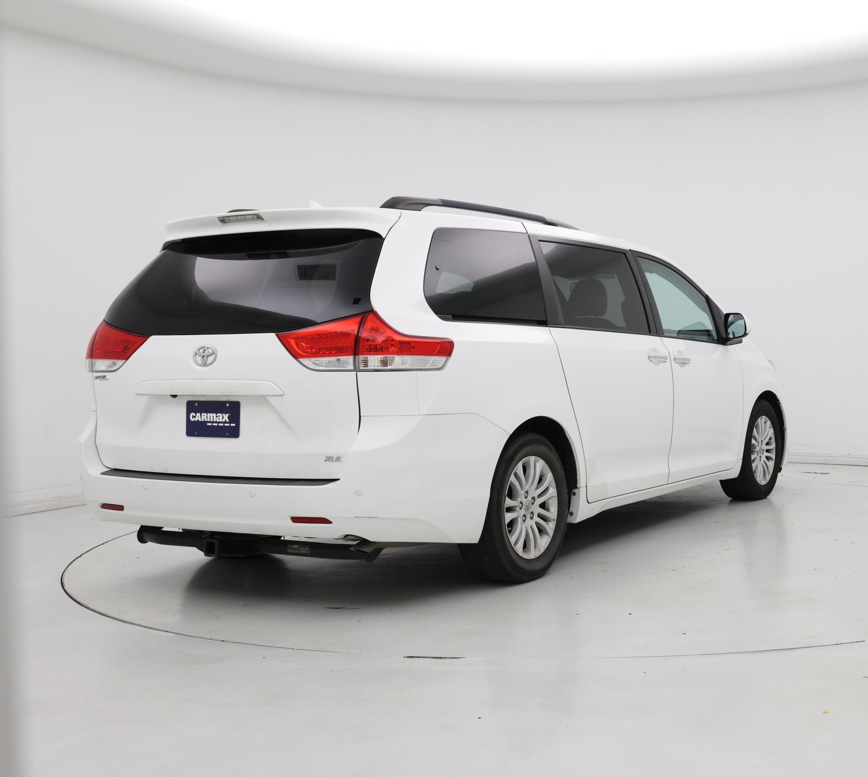 Thumbnail: 2014 Toyota Sienna - 8