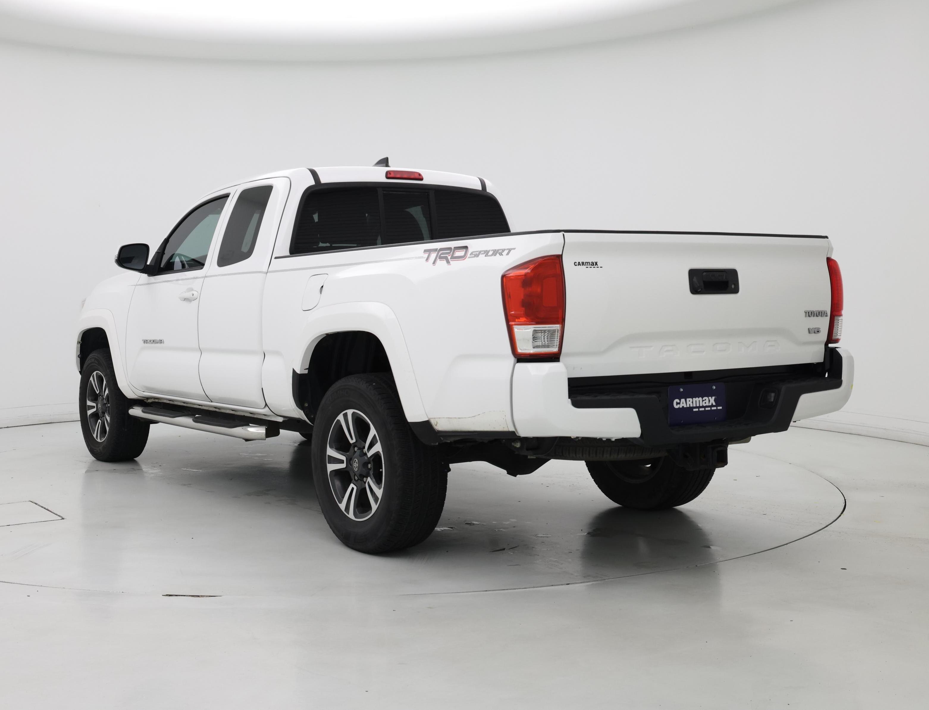 Thumbnail: 2016 Toyota Tacoma - 2