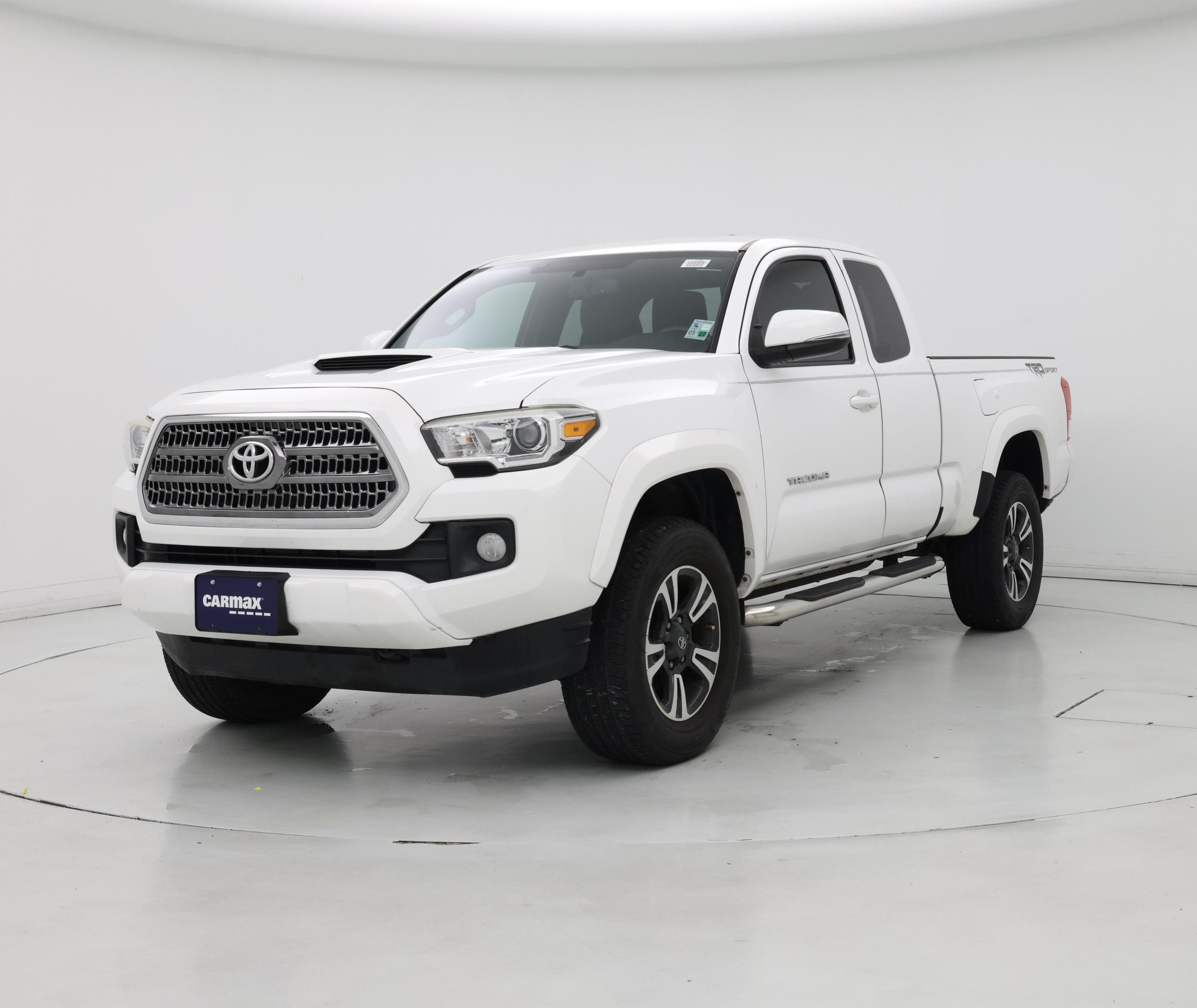Thumbnail: 2016 Toyota Tacoma - 4