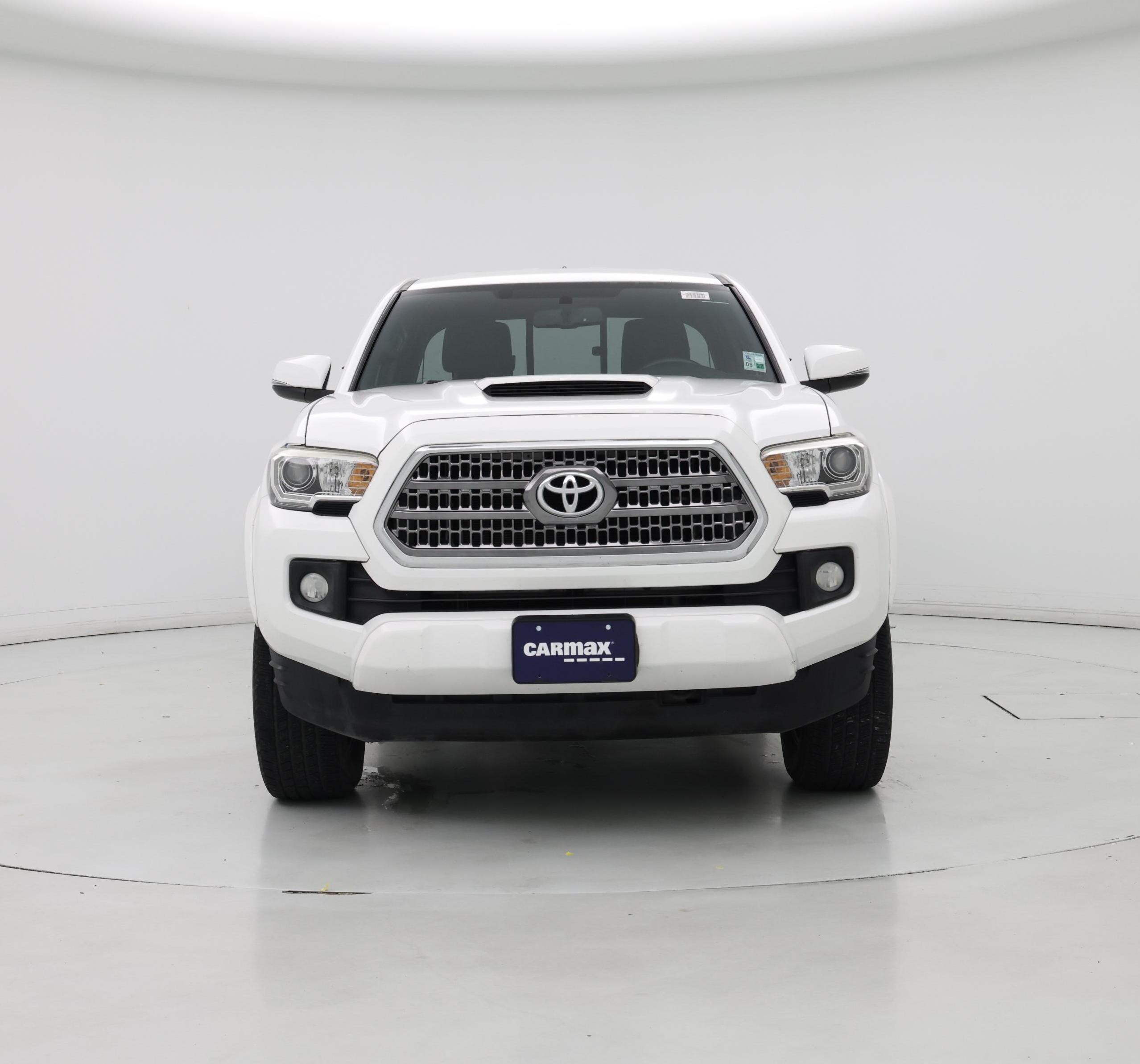 Thumbnail: 2016 Toyota Tacoma - 5