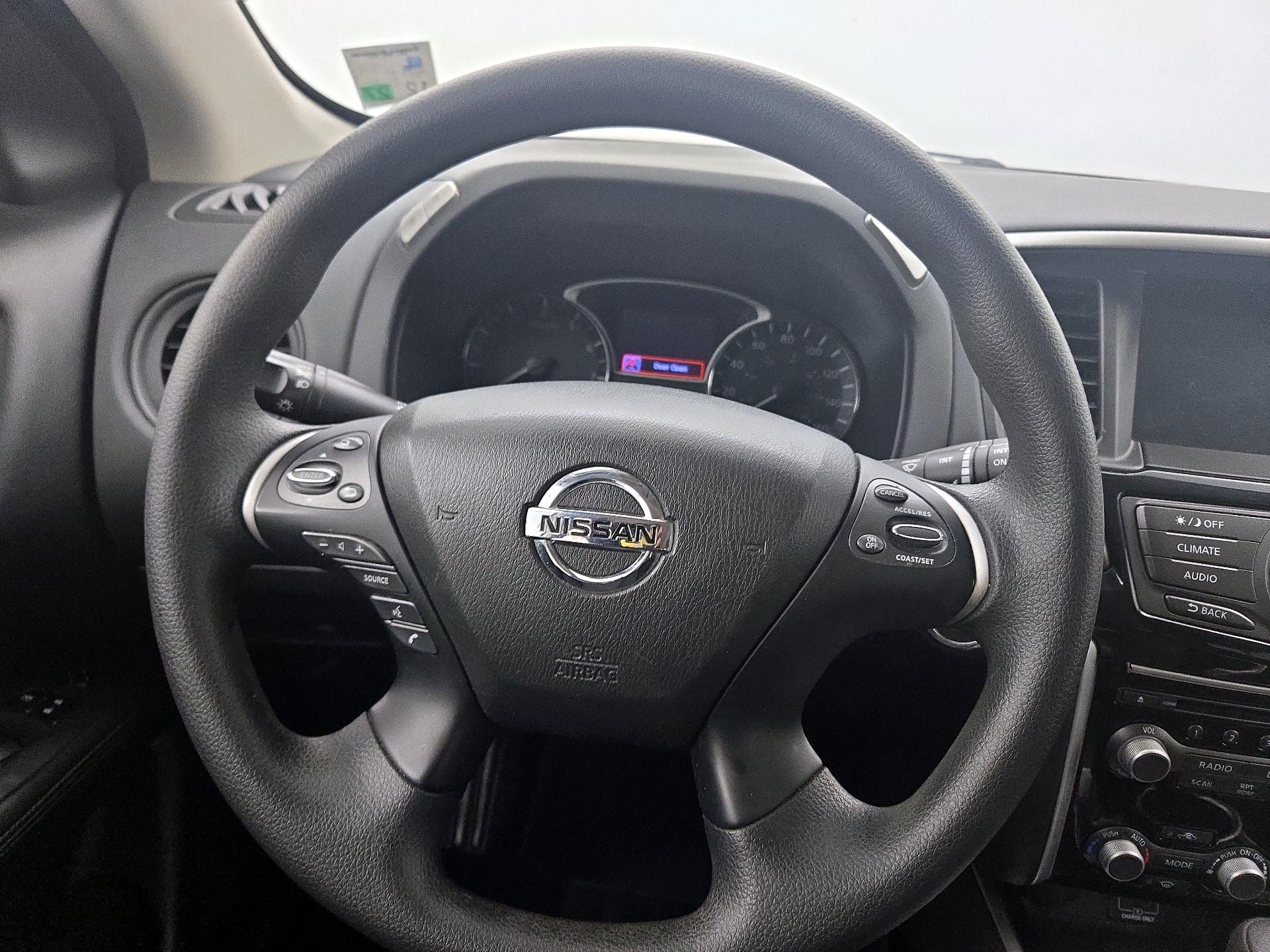 Thumbnail: 2020 Nissan Pathfinder - 10