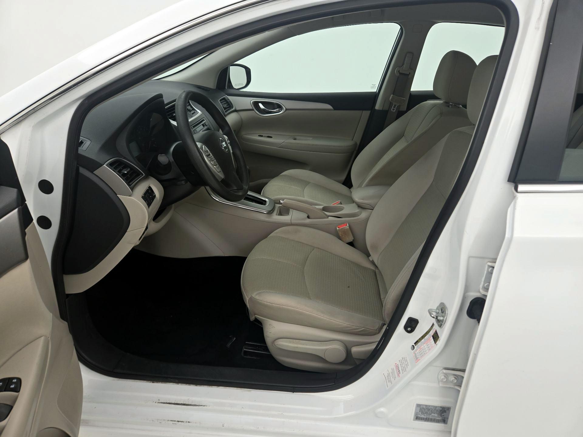 Thumbnail: 2015 Nissan Sentra - 11