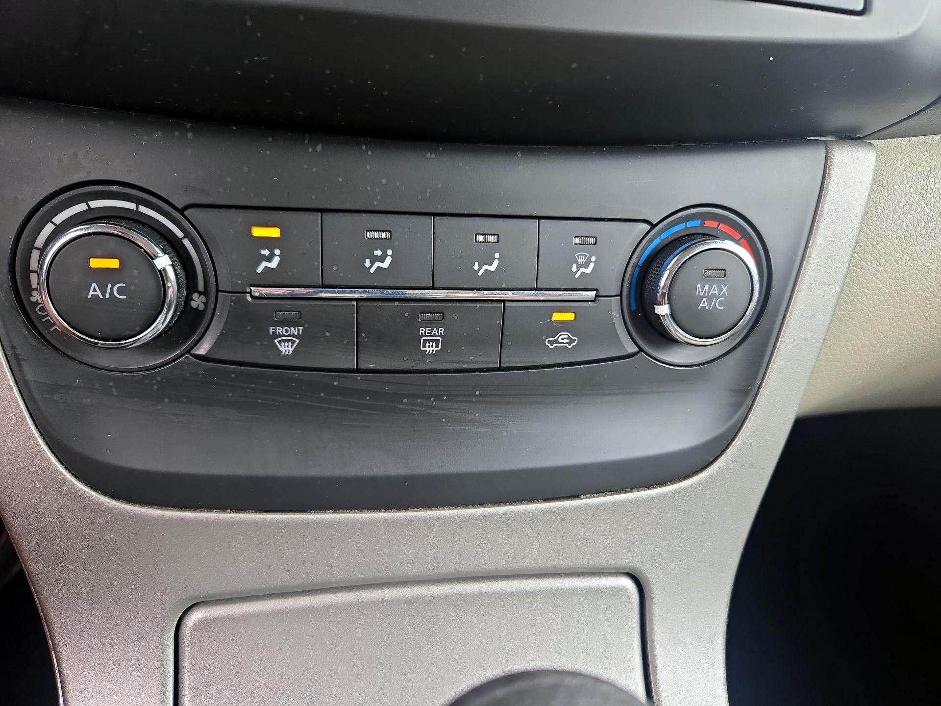 Thumbnail: 2015 Nissan Sentra - 15