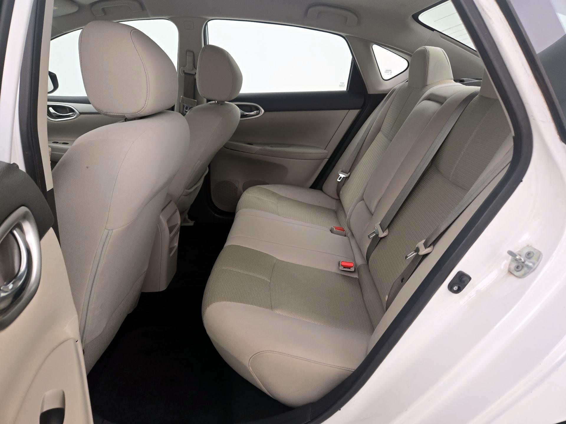 Thumbnail: 2015 Nissan Sentra - 18