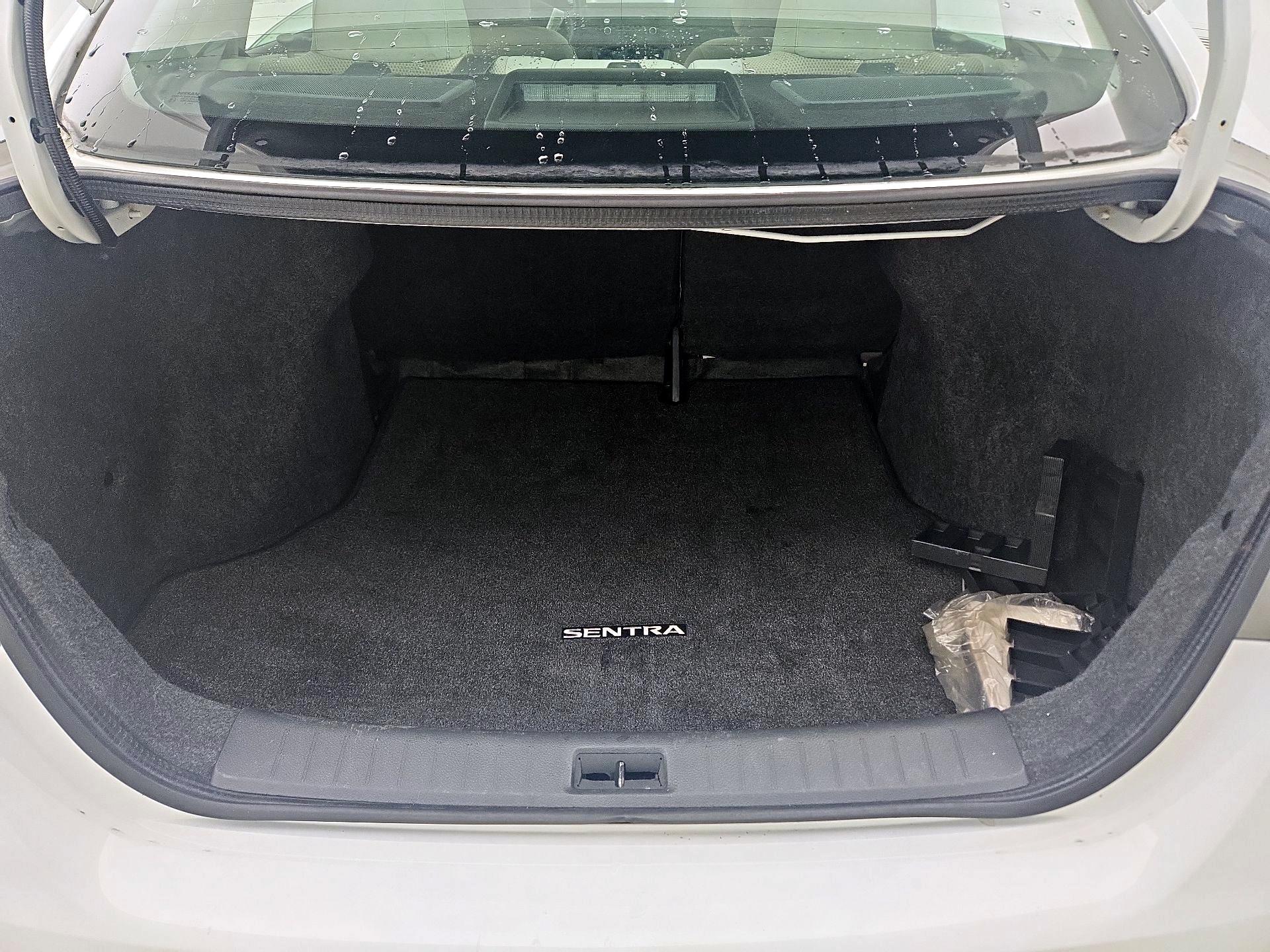 Thumbnail: 2015 Nissan Sentra - 19