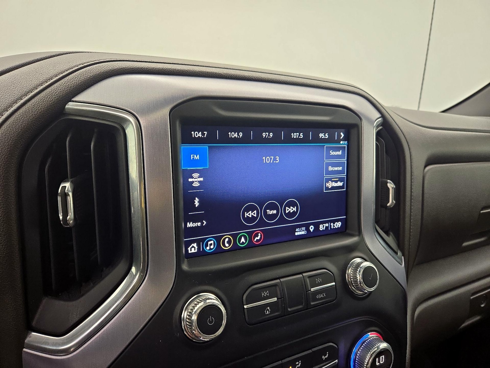 2019 GMC Sierra 1500 SLT - Photo 17