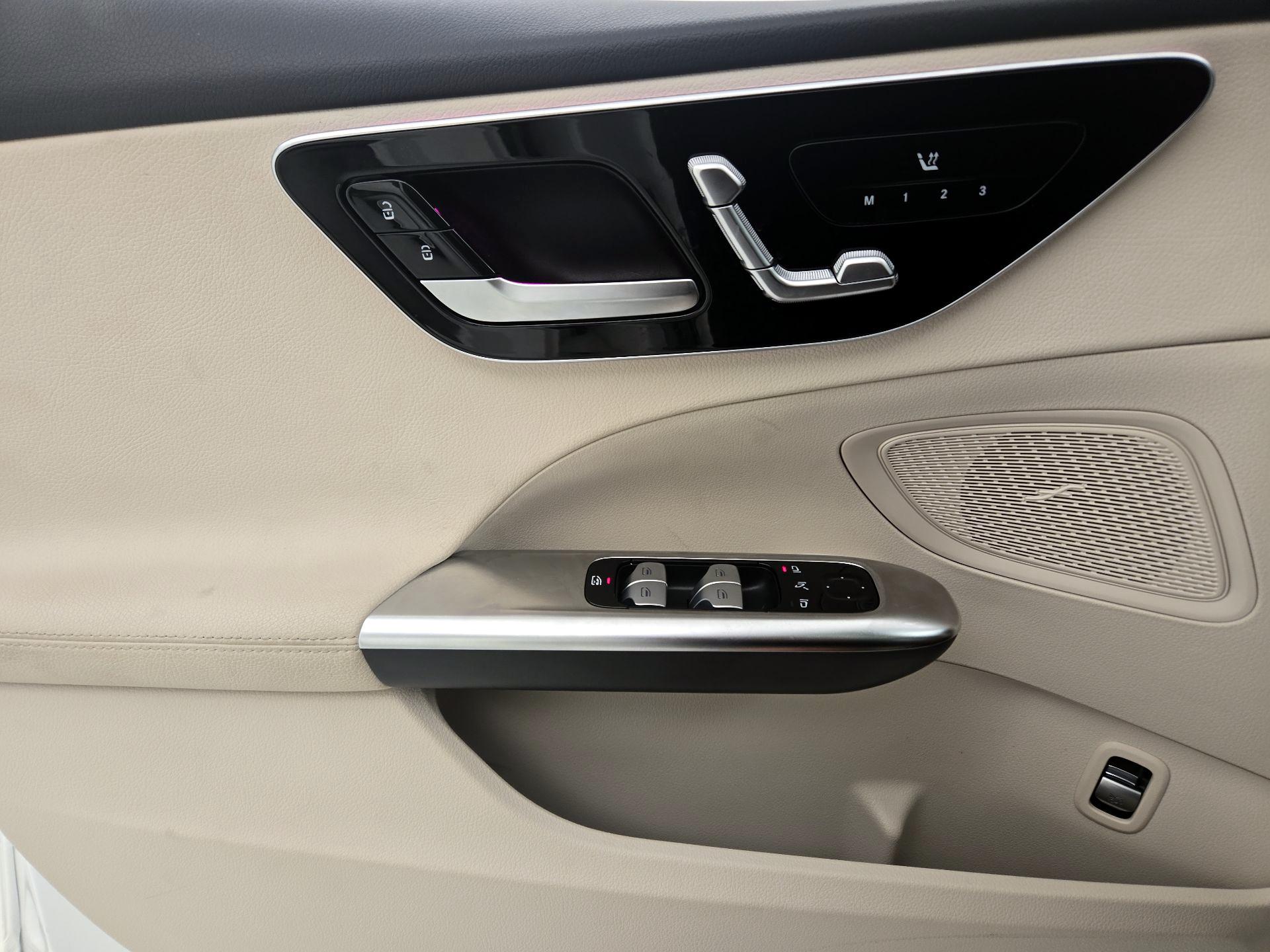 Thumbnail: 2023 Mercedes-Benz C-Class - 12