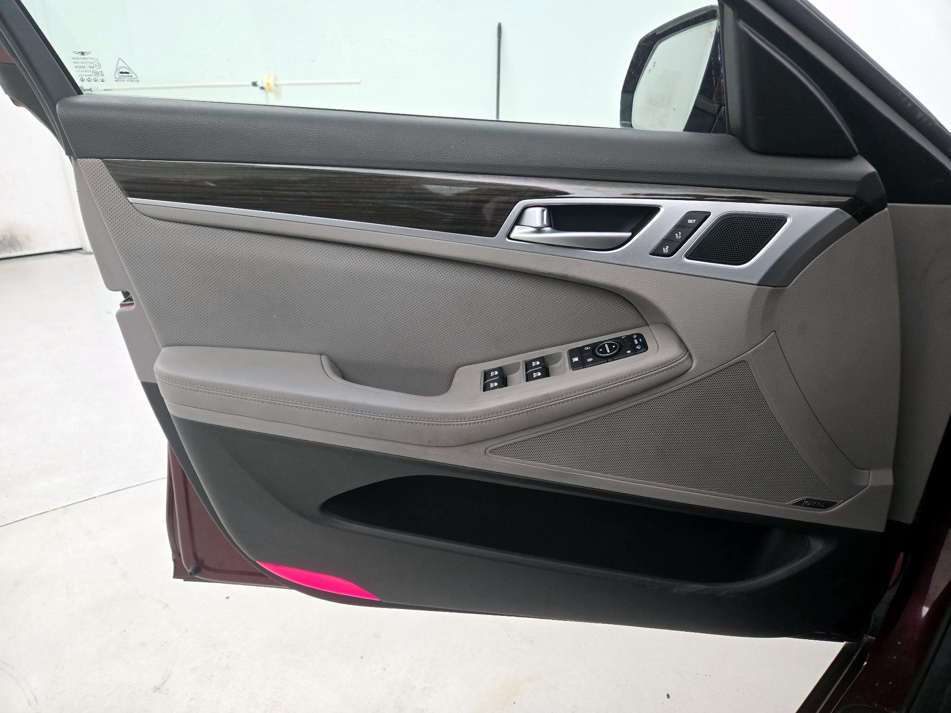 Thumbnail: 2017 Genesis G80 - 12
