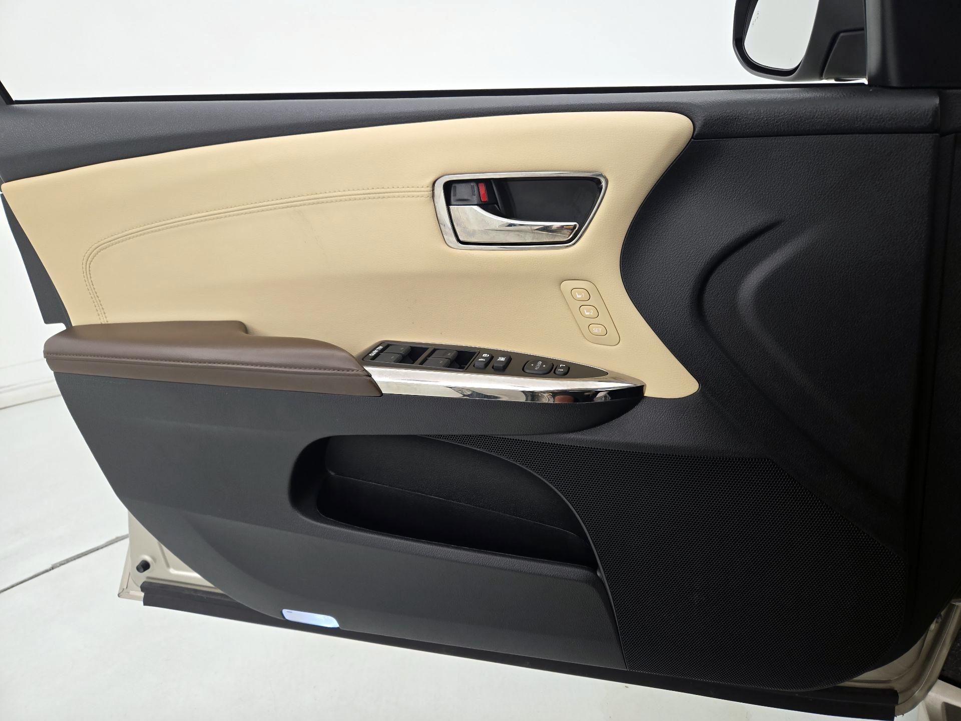 Thumbnail: 2015 Toyota Avalon - 12