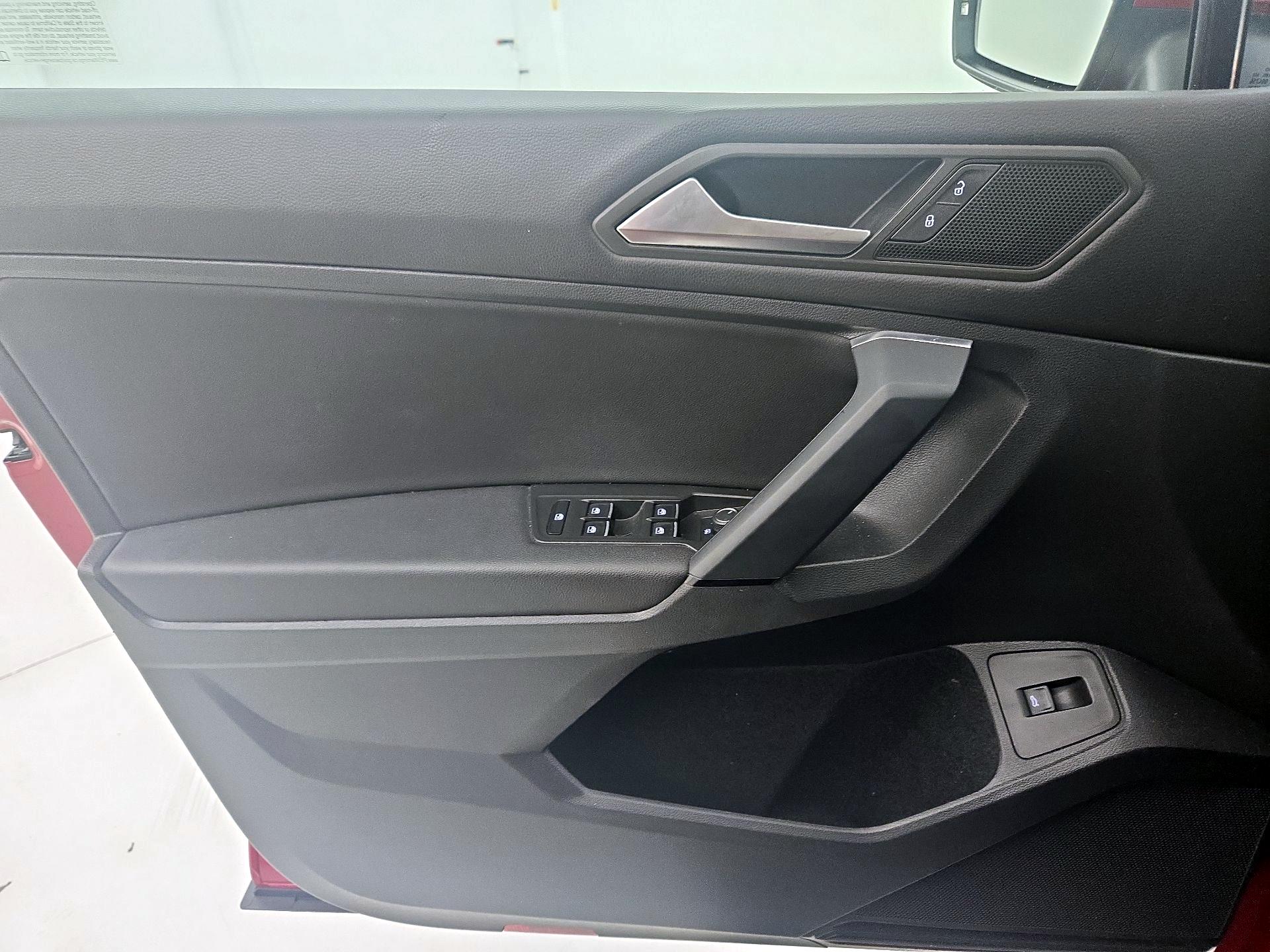 Thumbnail: 2019 Volkswagen Tiguan - 12