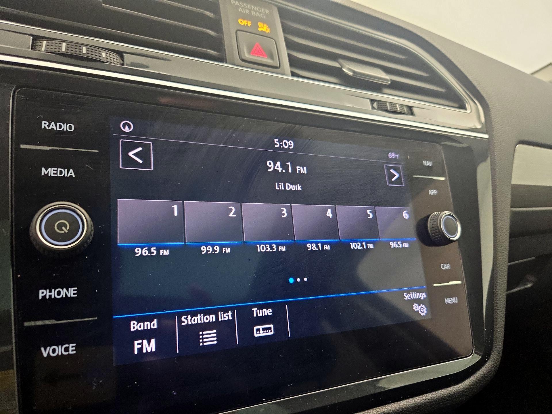 Thumbnail: 2019 Volkswagen Tiguan - 16