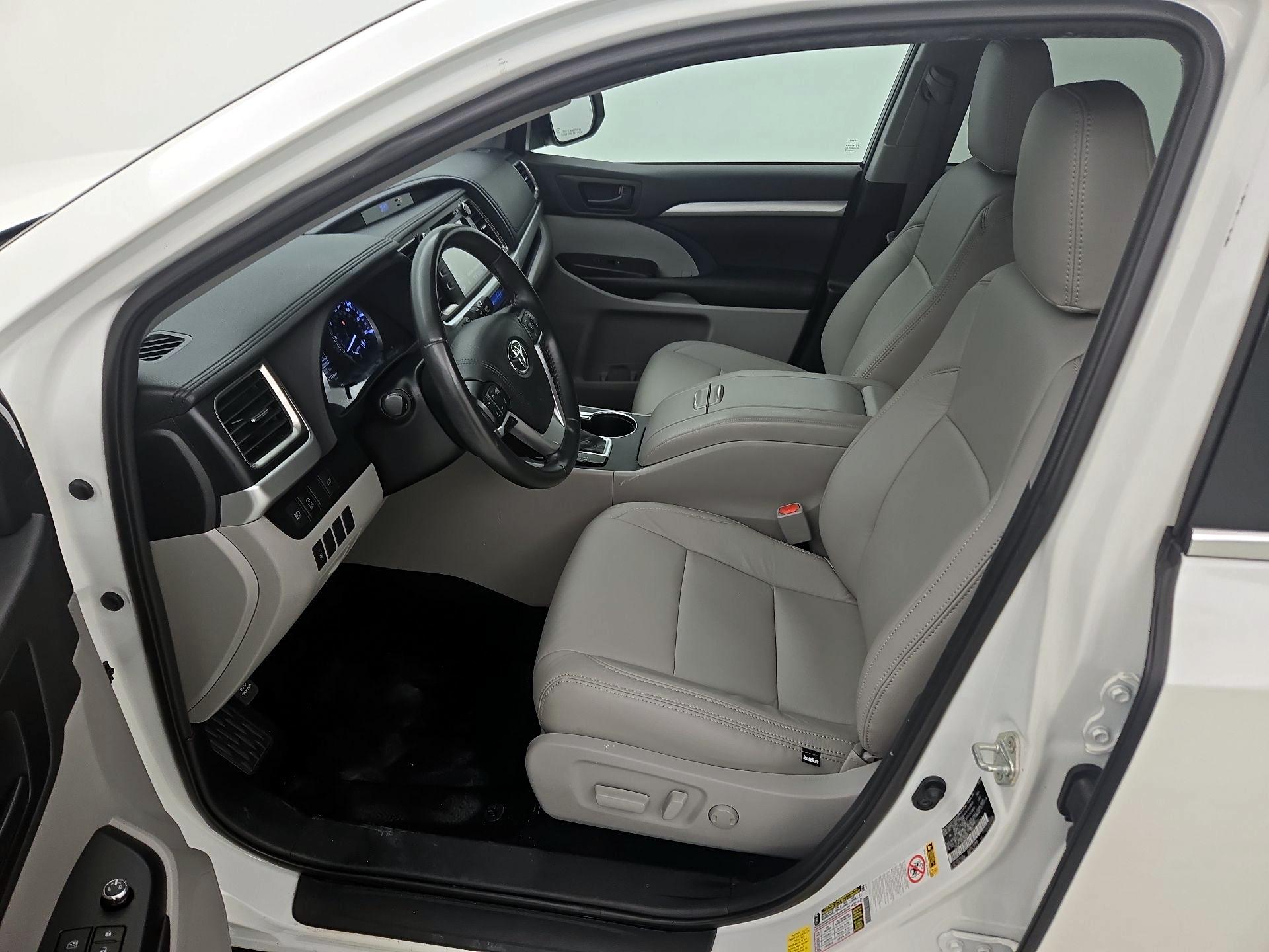 Thumbnail: 2019 Toyota Highlander - 11