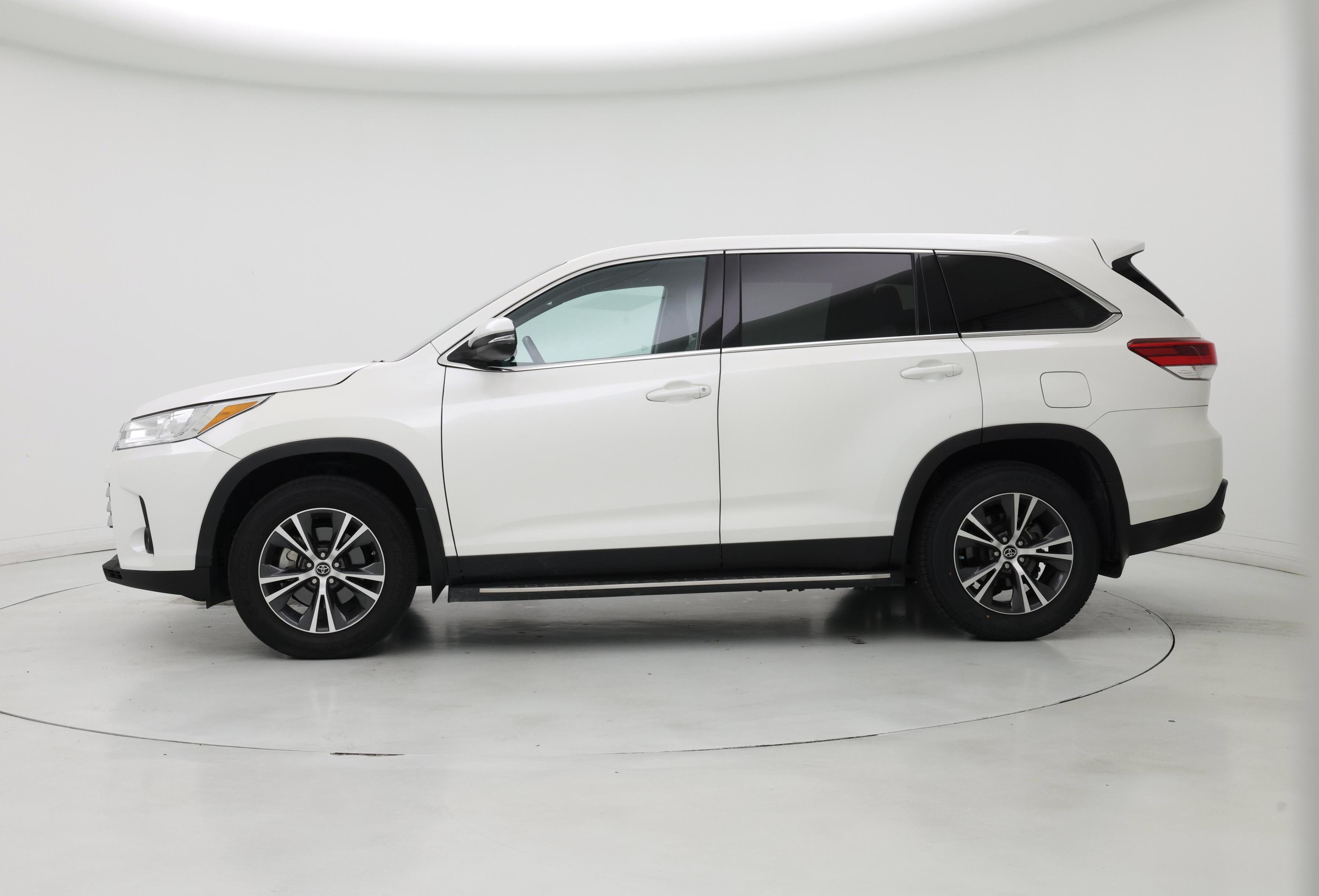 Thumbnail: 2019 Toyota Highlander - 3
