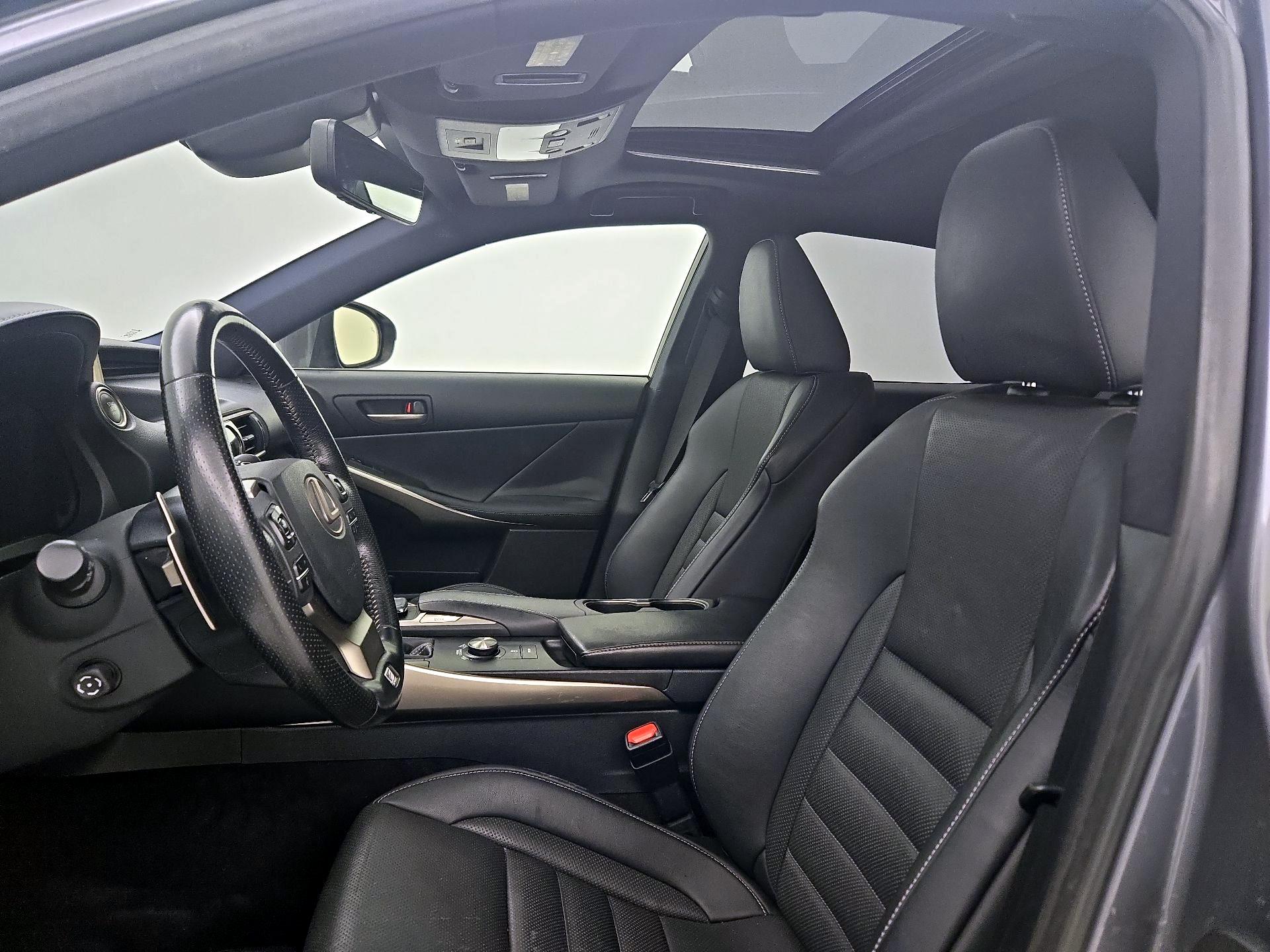 Thumbnail: 2018 Lexus IS - 20