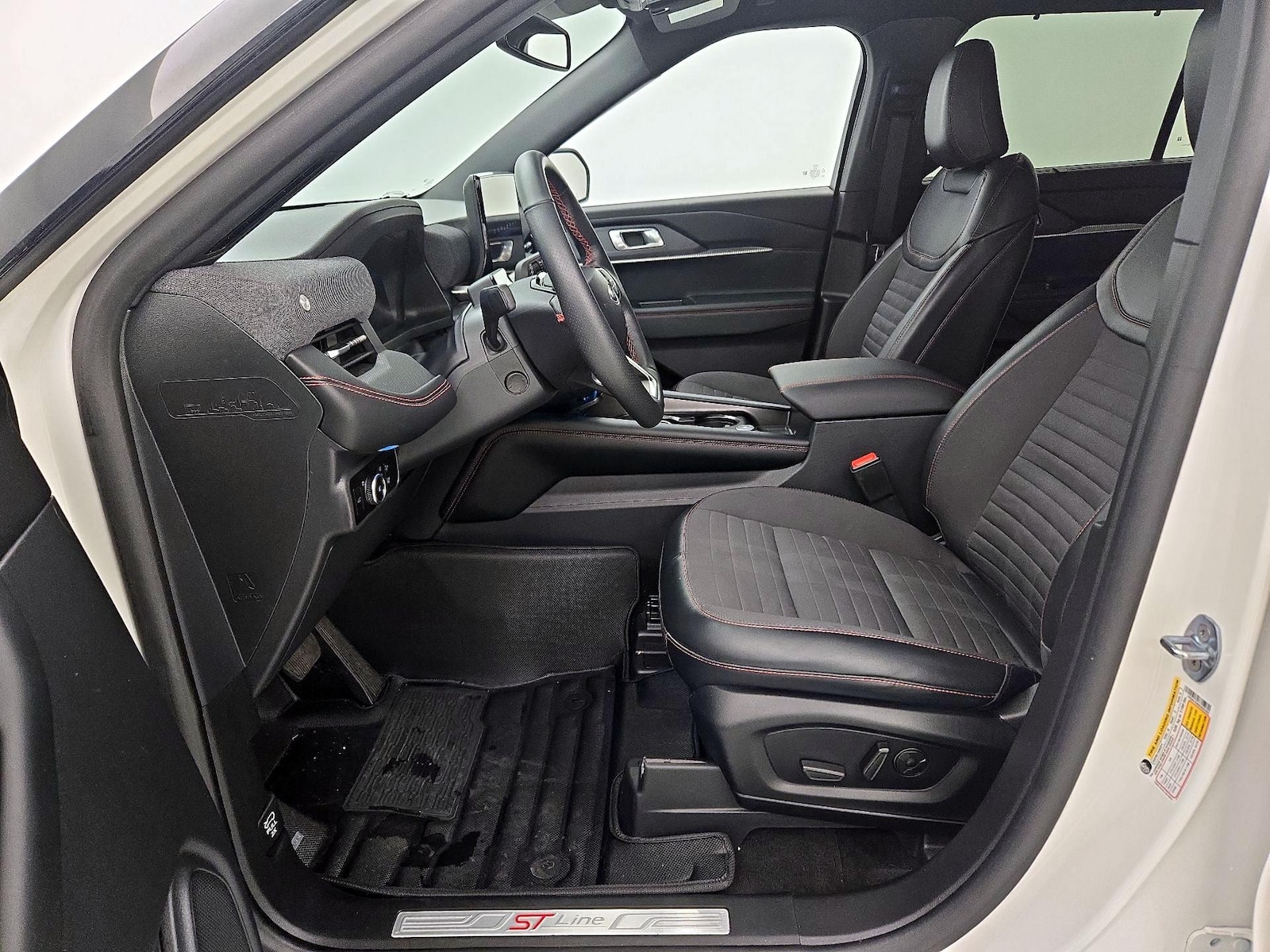 2025 Ford Explorer ST-LINE - Photo 12