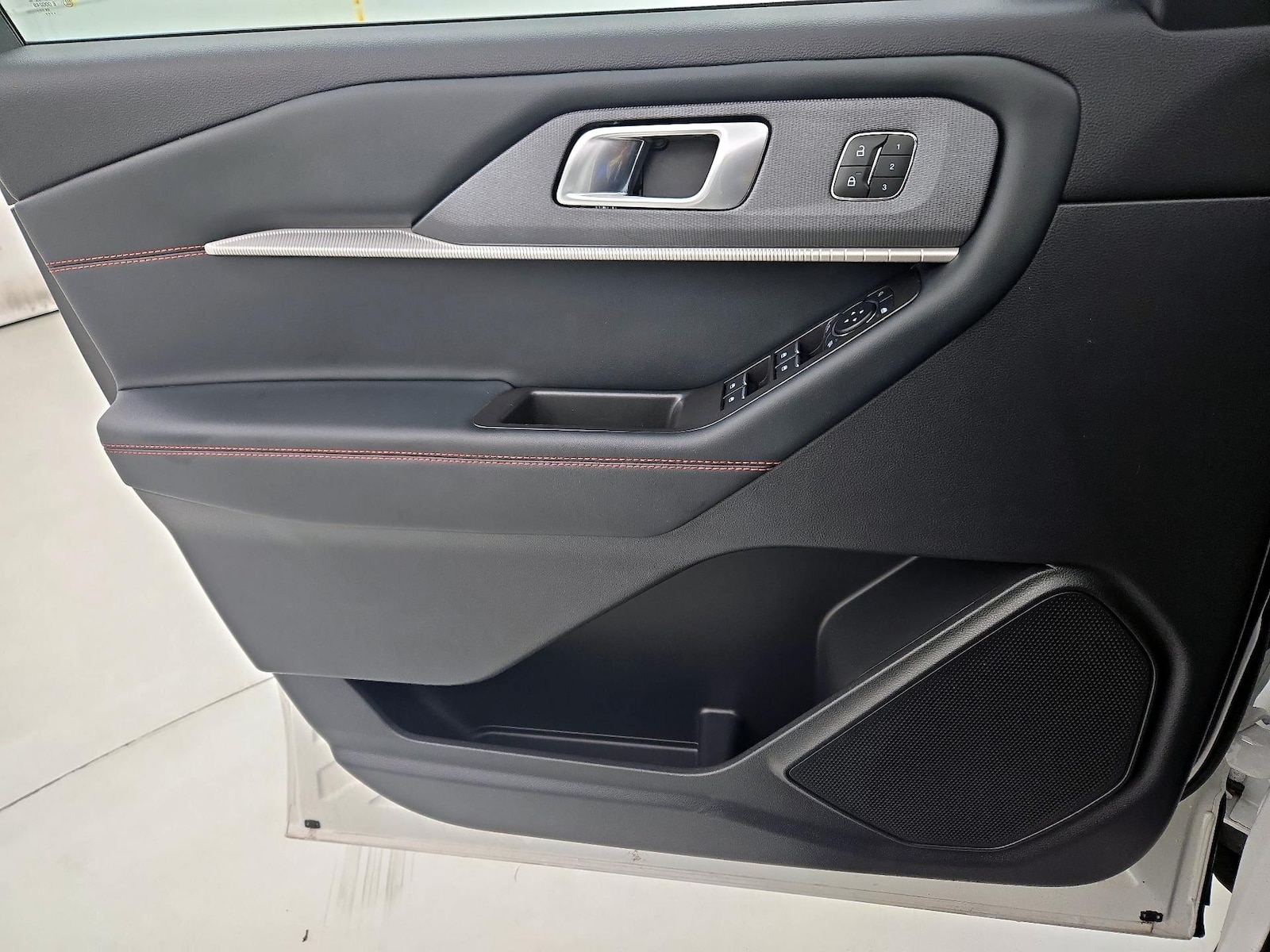 2025 Ford Explorer ST-LINE - Photo 13