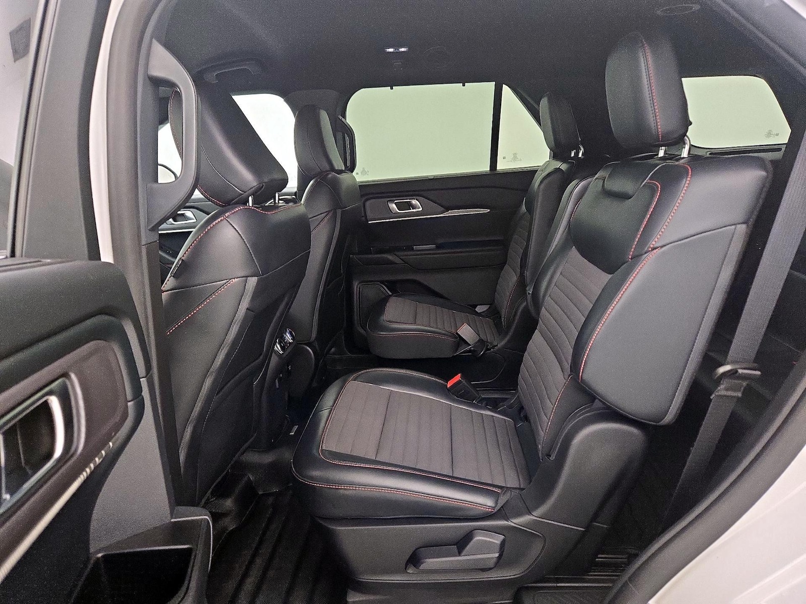 2025 Ford Explorer ST-LINE - Photo 21