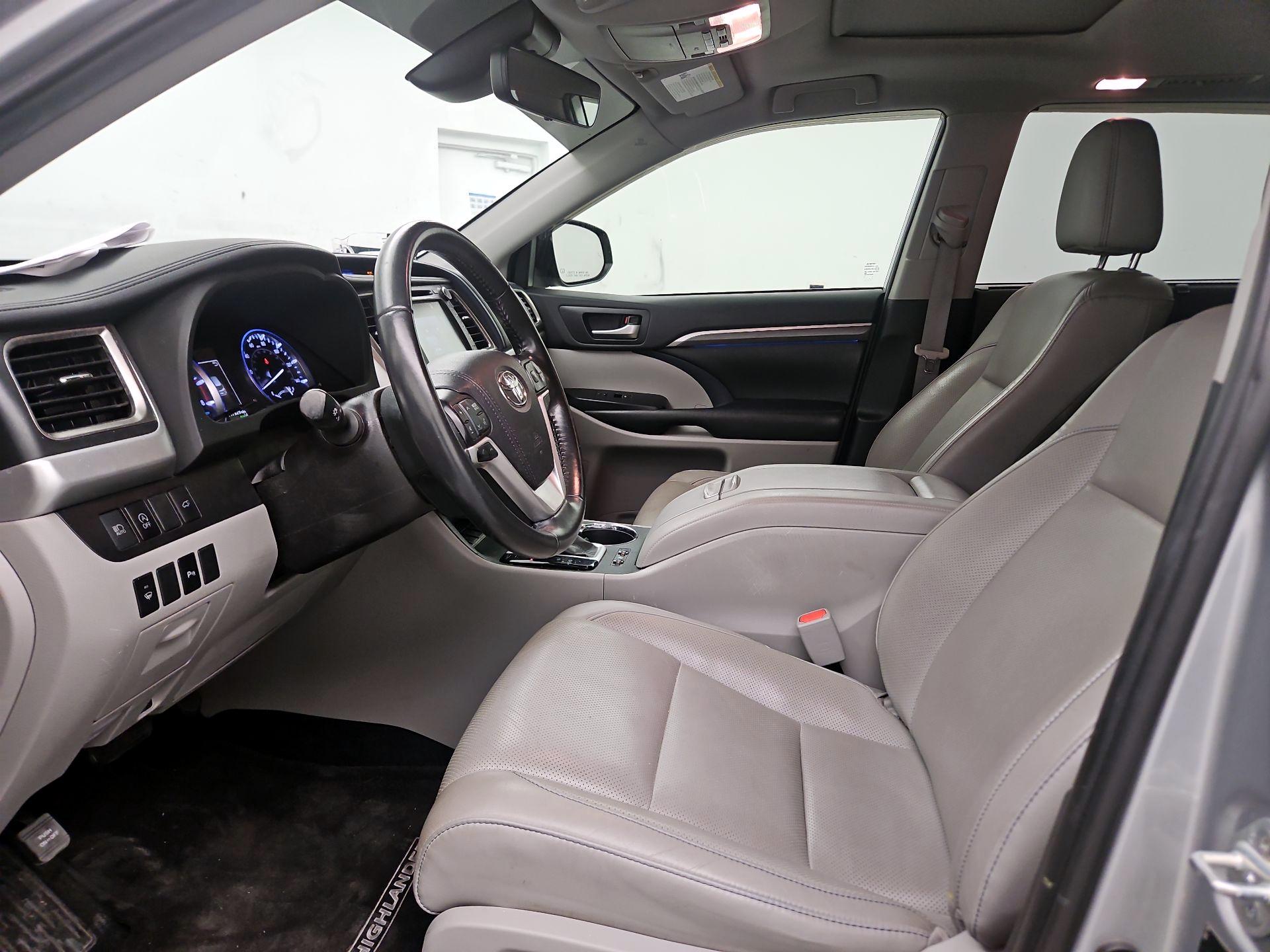 Thumbnail: 2019 Toyota Highlander - 11