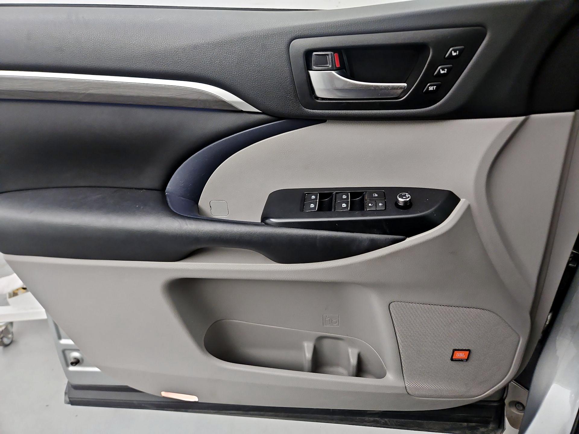 Thumbnail: 2019 Toyota Highlander - 12