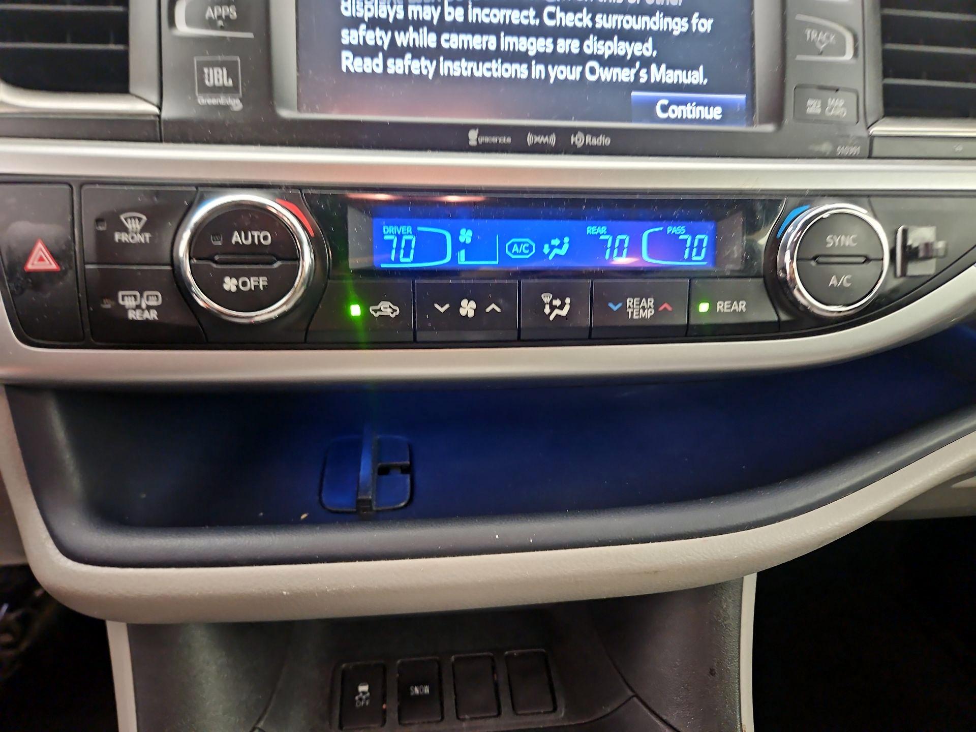 Thumbnail: 2019 Toyota Highlander - 16