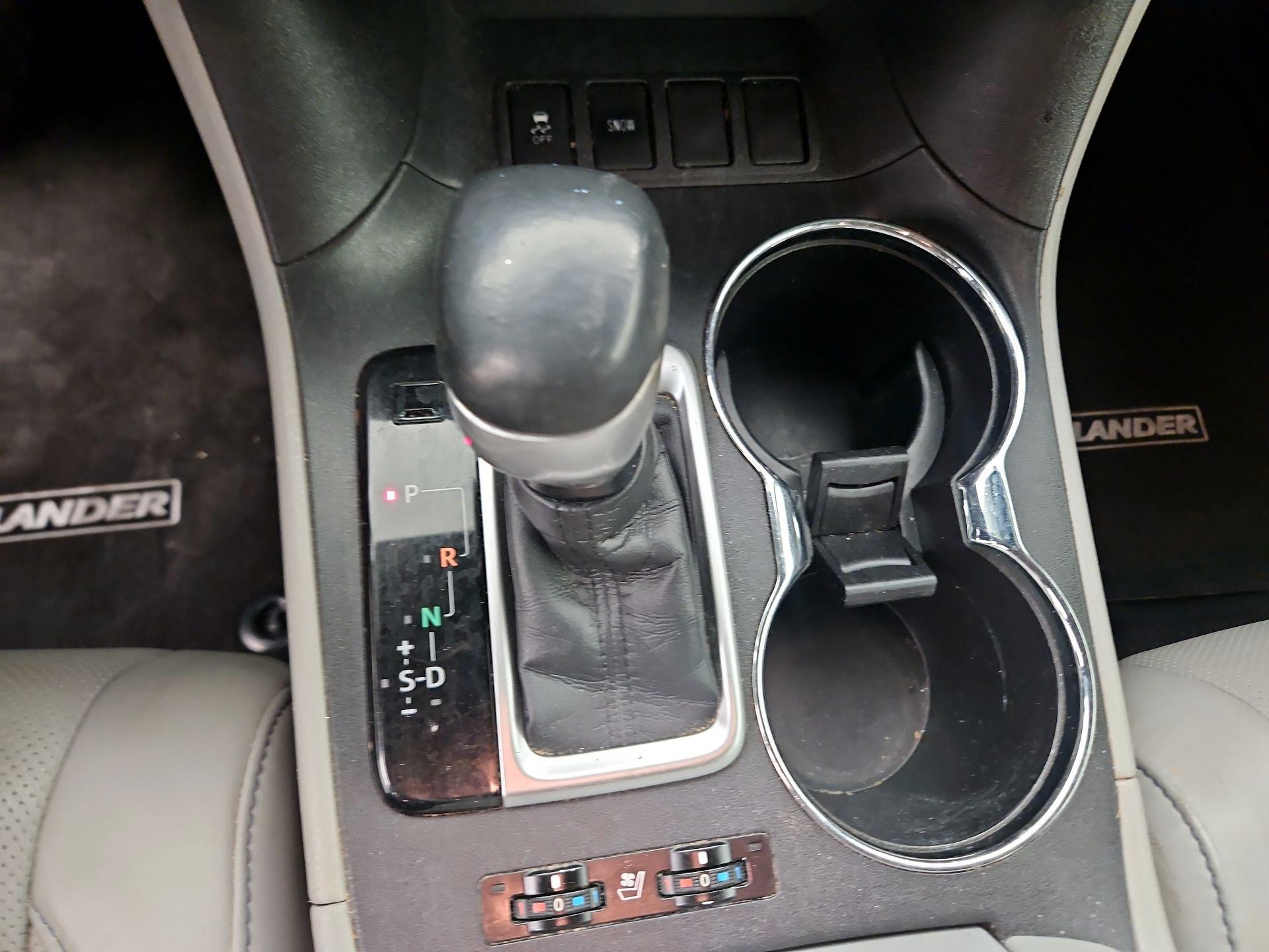 Thumbnail: 2019 Toyota Highlander - 17