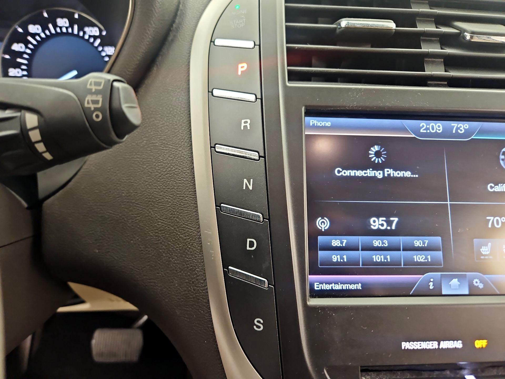 Thumbnail: 2015 Lincoln MKC - 17