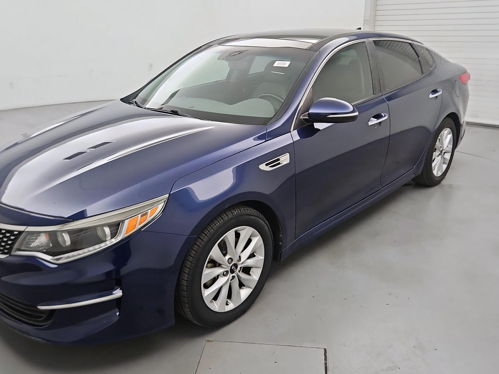 Thumbnail: 2016 Kia Optima - 3