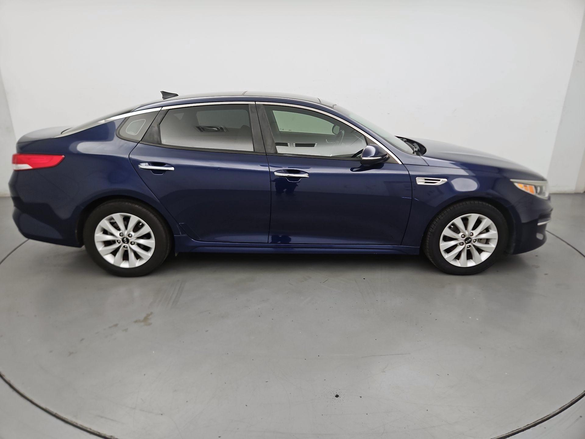 Thumbnail: 2016 Kia Optima - 4