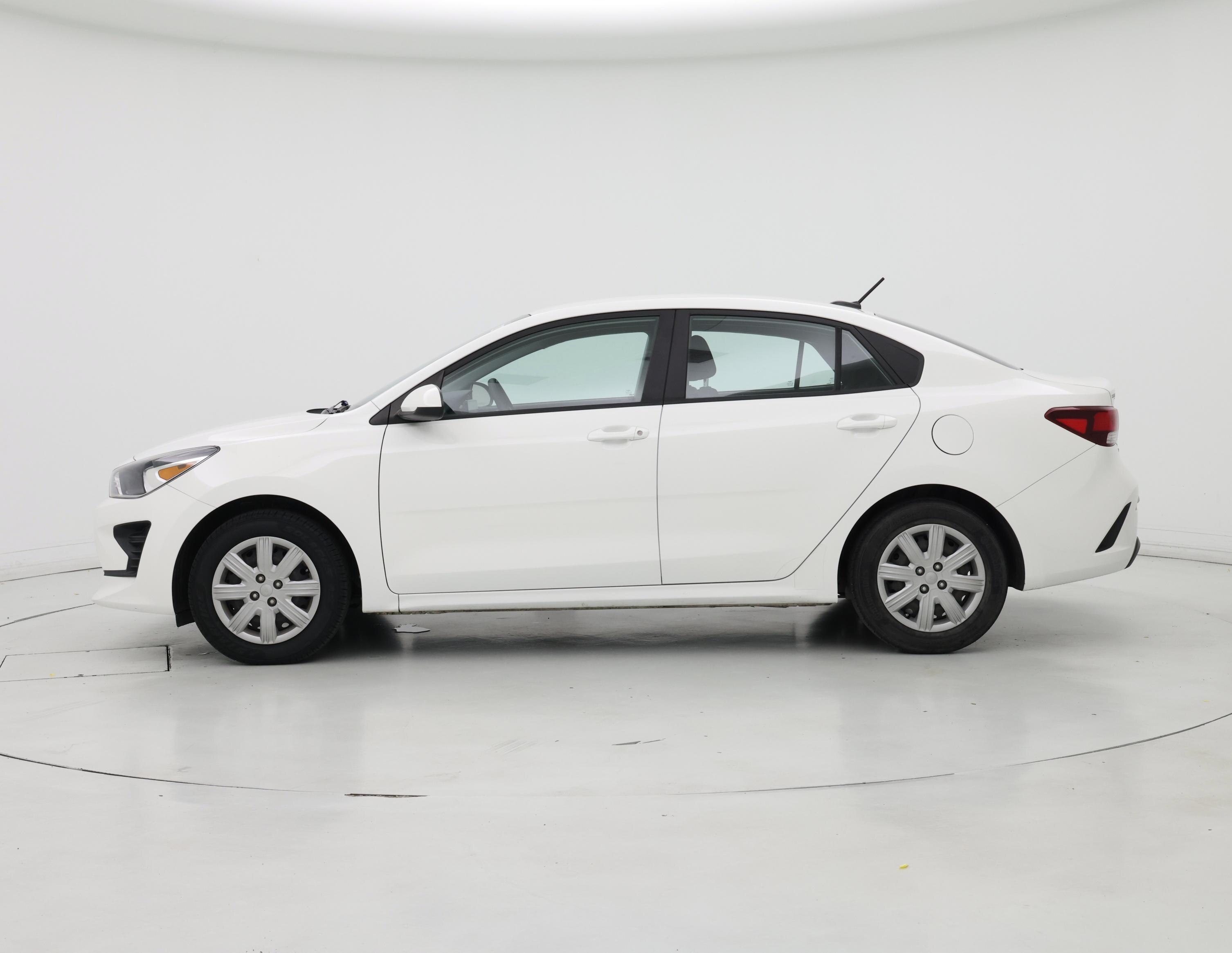 Thumbnail: 2022 Kia Rio - 3