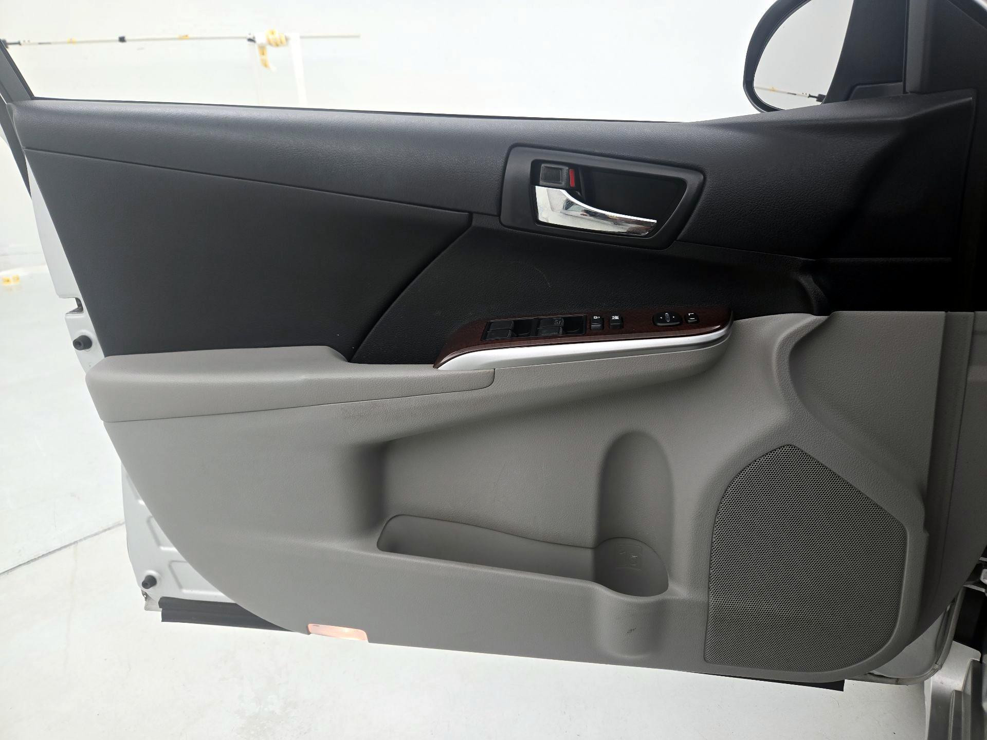 Thumbnail: 2014 Toyota Camry - 12