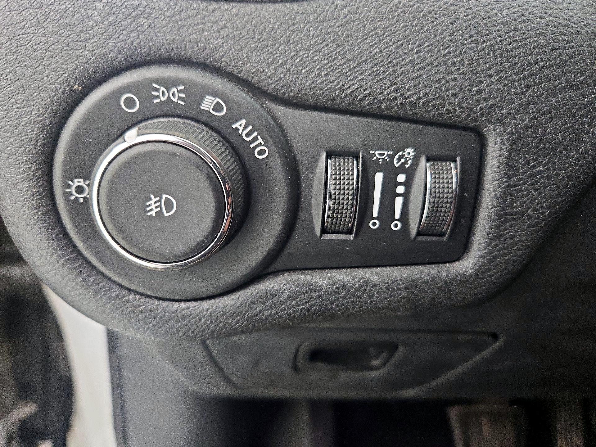 Thumbnail: 2017 Jeep Cherokee - 13